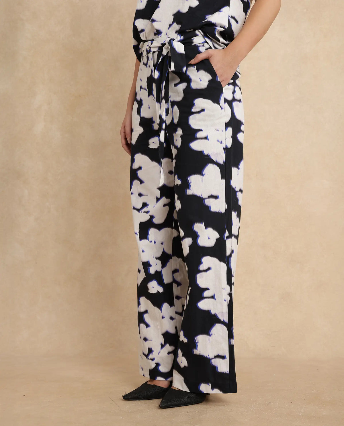 Rareism Women Janfara-B Black Cotton Fabric Wide Fit Ankle Length Abstract Print Trouser