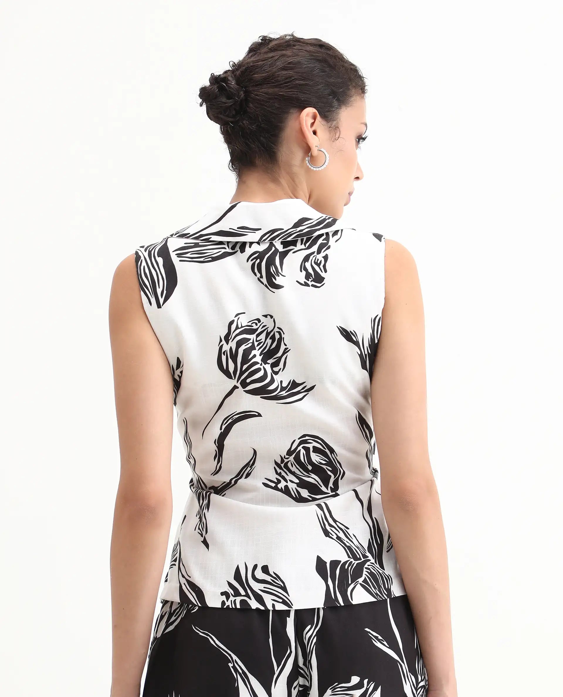 Rareism Women's Janfu T White Polyester Johnny Collar Floral Print Sleeveless Regular Fit Top