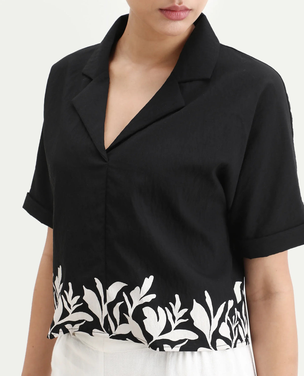 Rareism Women's Janhemo Black Viscose Blend Lapel Neck Floral Print Crop Boxy Fit Top