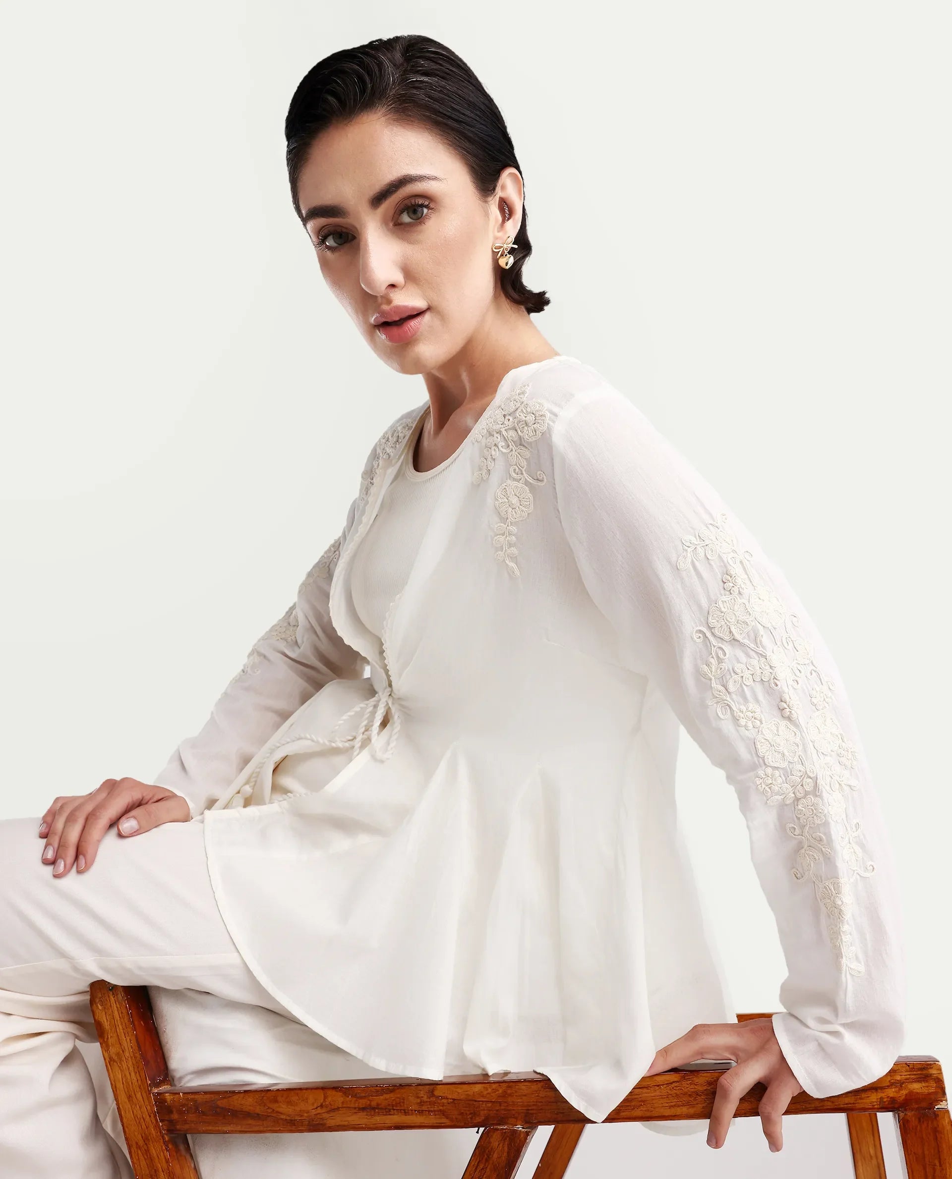 Rareism Women's Janket Off White Viscose Collarless Embroidered Regular Fit Shrug