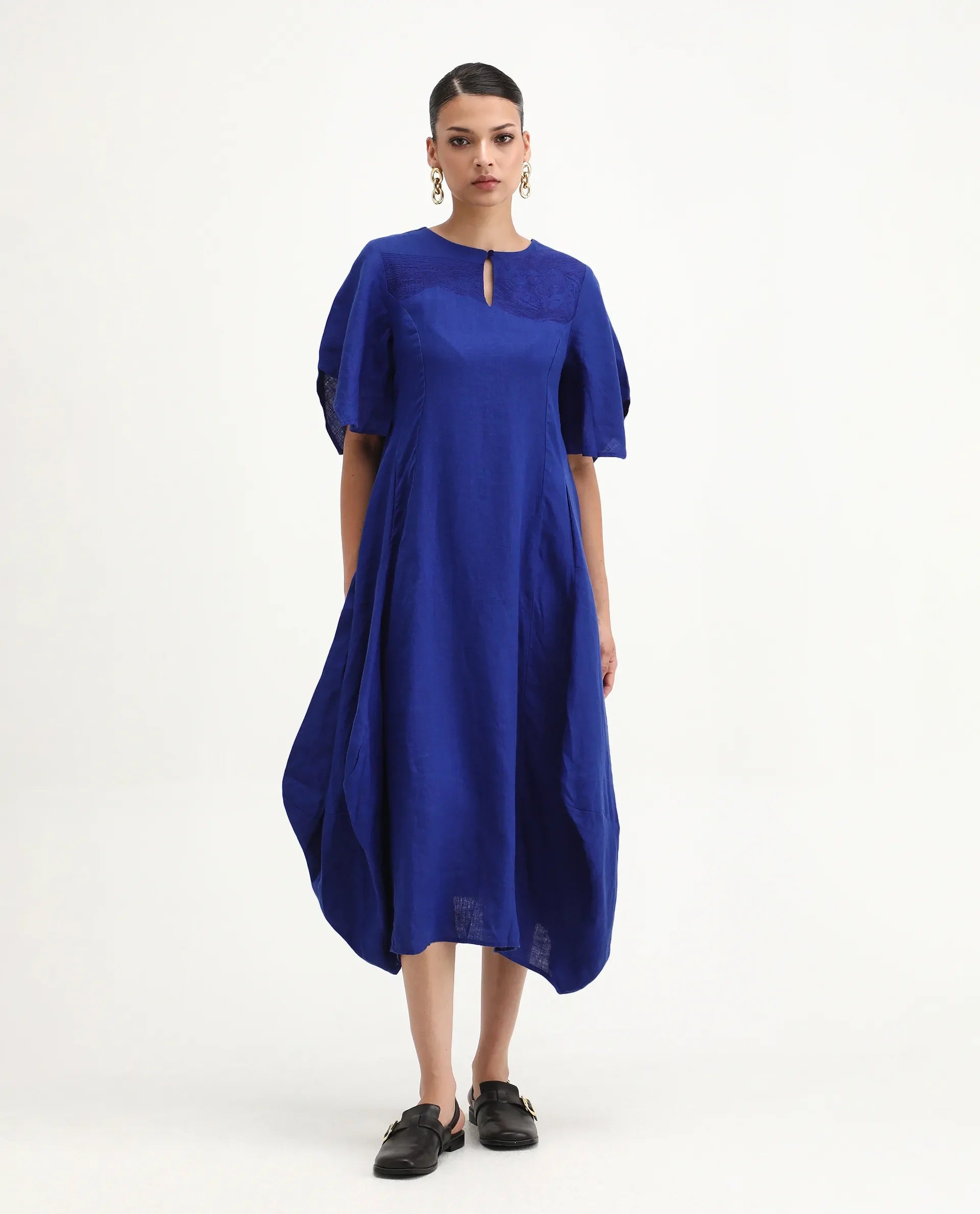 Rareism Women's Janlin Blue Linen Round Neck Plain Midi Relaxed Fit Dress