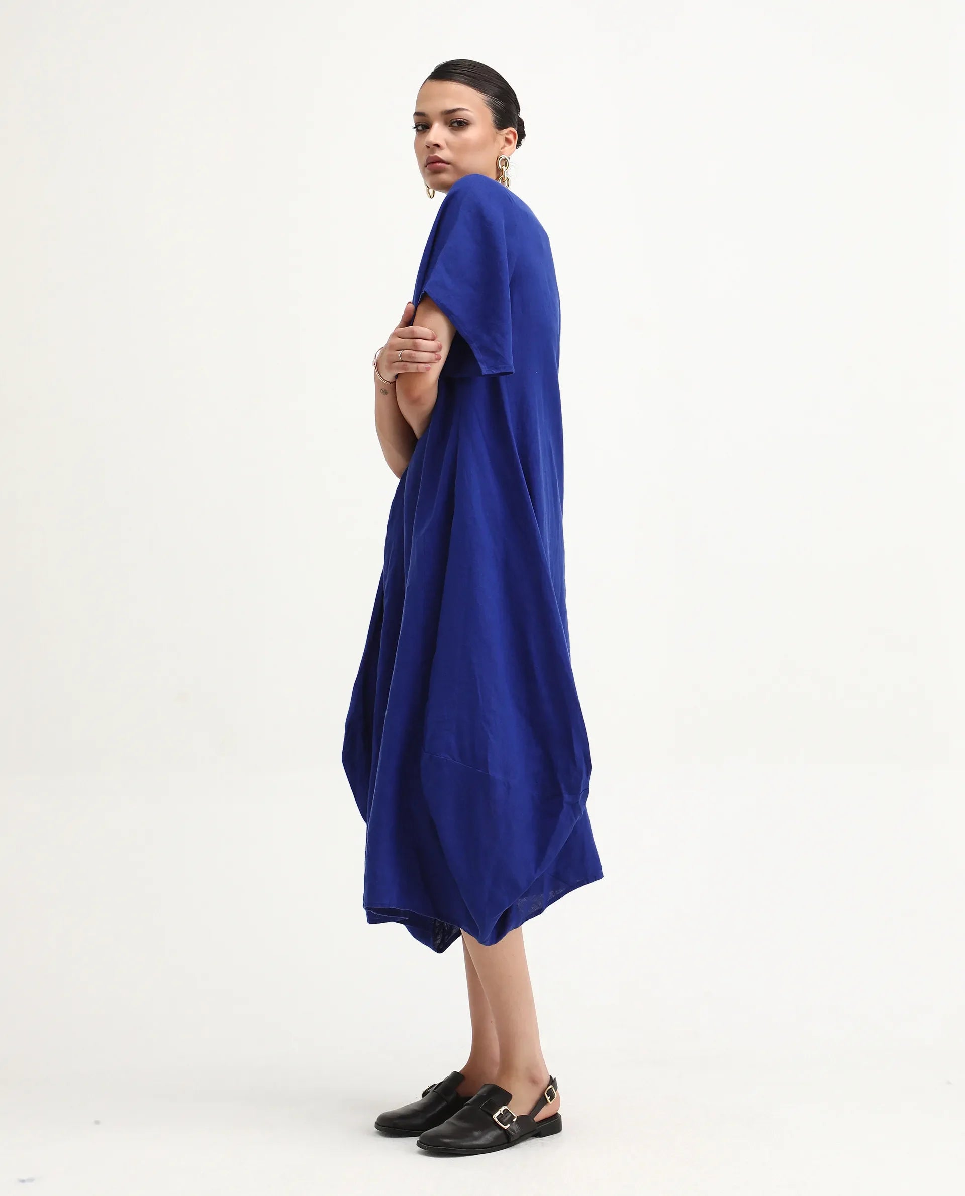 Rareism Women's Janlin Blue Linen Round Neck Plain Midi Relaxed Fit Dress
