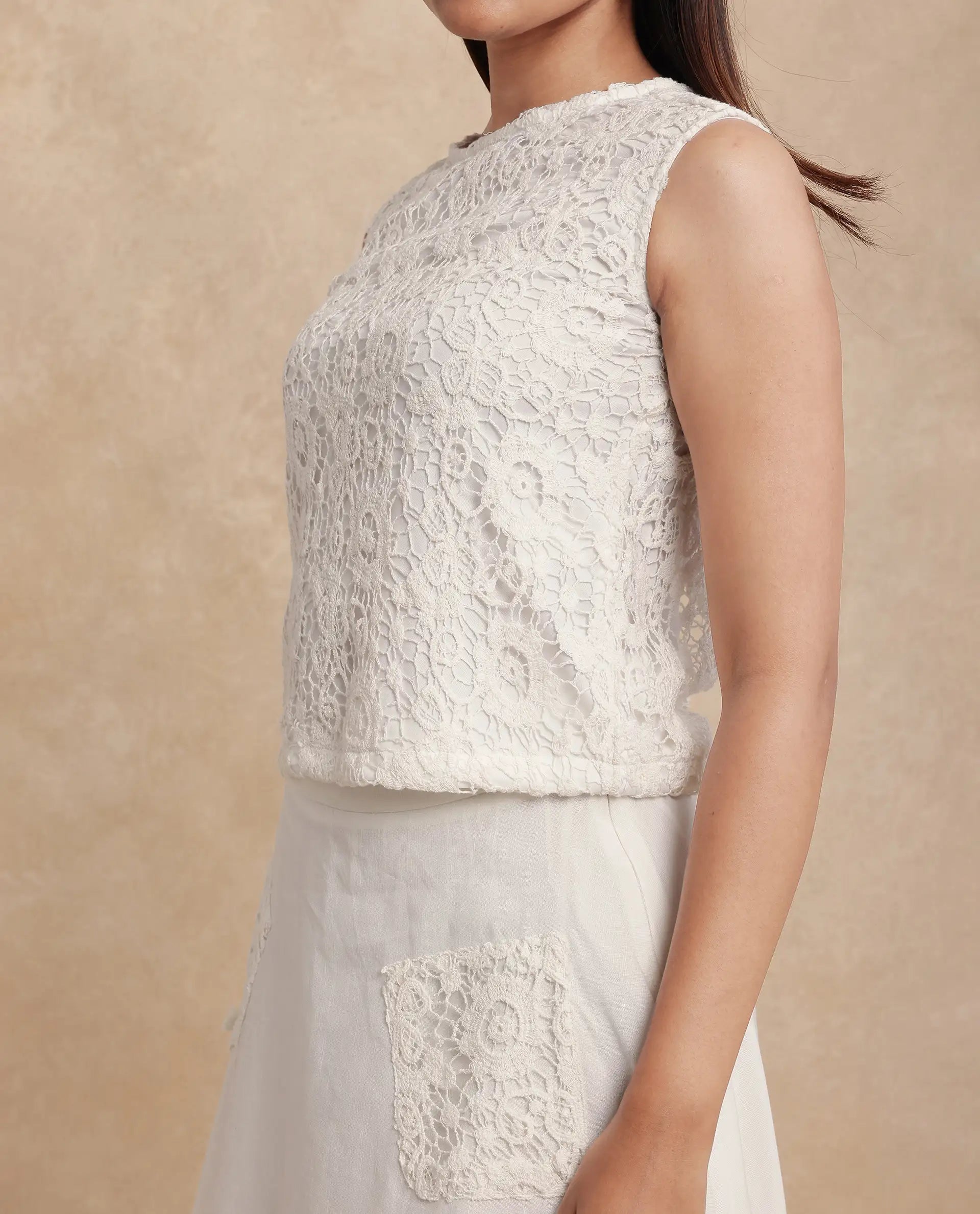 Rareism Women's Janlom T White Cotton Round Neck Abstract Print Sleeveless Crop Boxy Fit Top