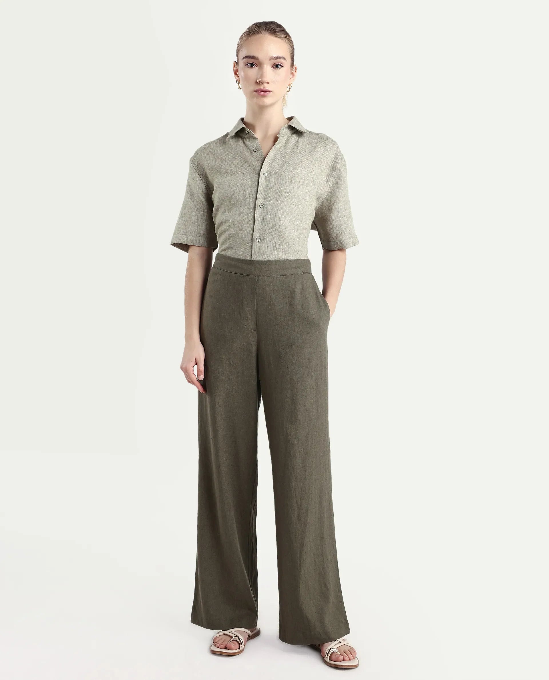 Rareism Women Jomow-B Olive Linen Blend Button Closure Plain Trouser