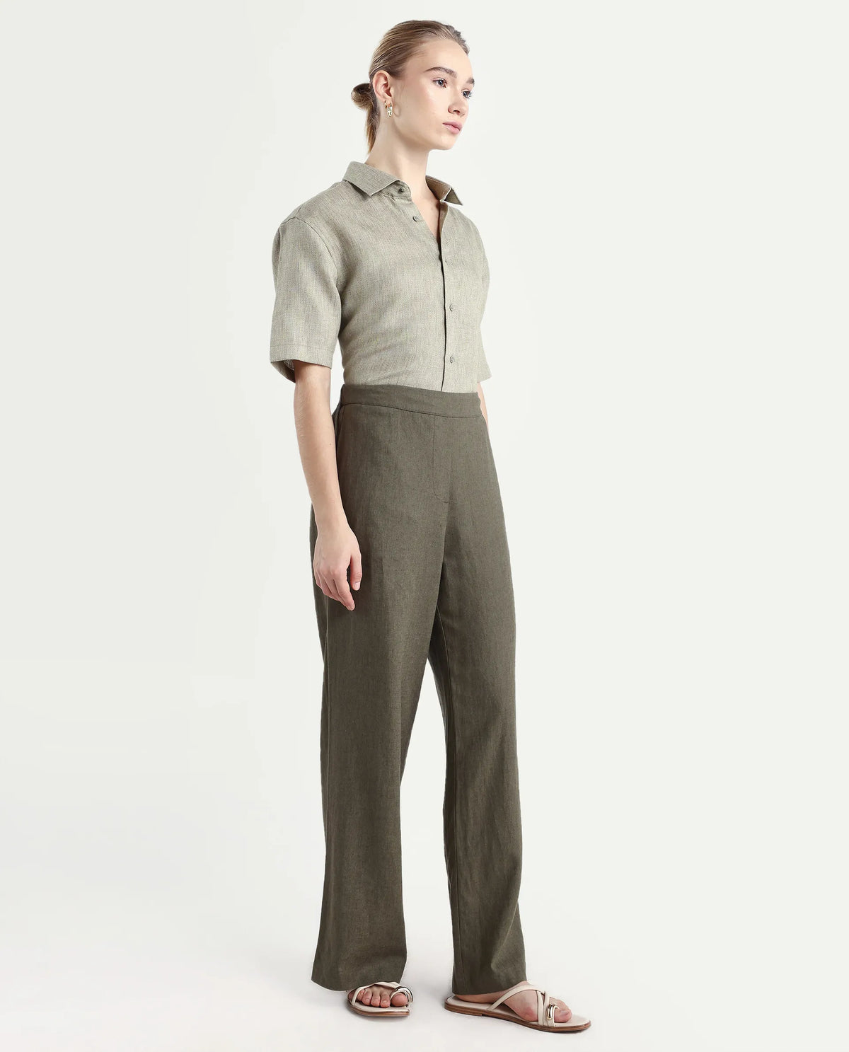 Rareism Women Jomow-B Olive Linen Blend Button Closure Plain Trouser