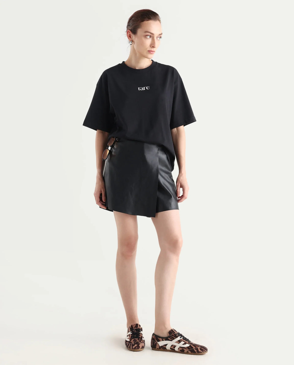 Rareism Women's Klend Black Cotton Graphic Print Oversized T-Shirt