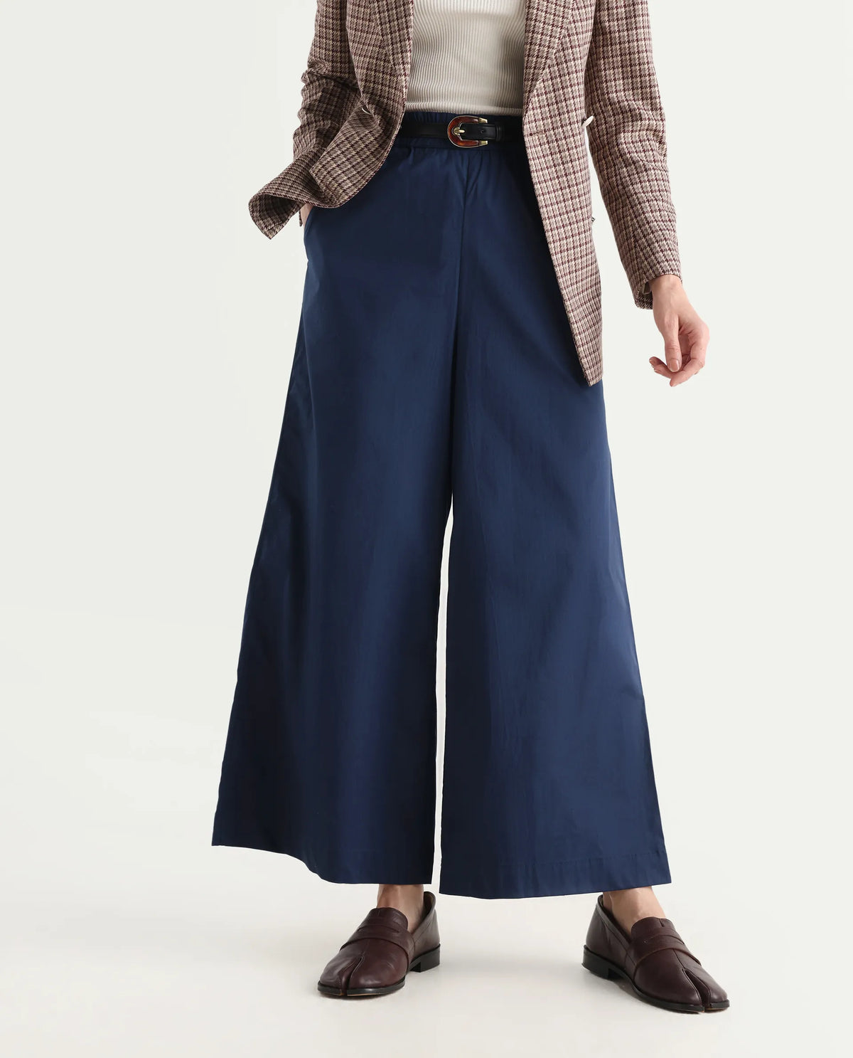 Rareism Women's Kofu Dark Navy Cotton Plain Ankle Length Flared Trouser