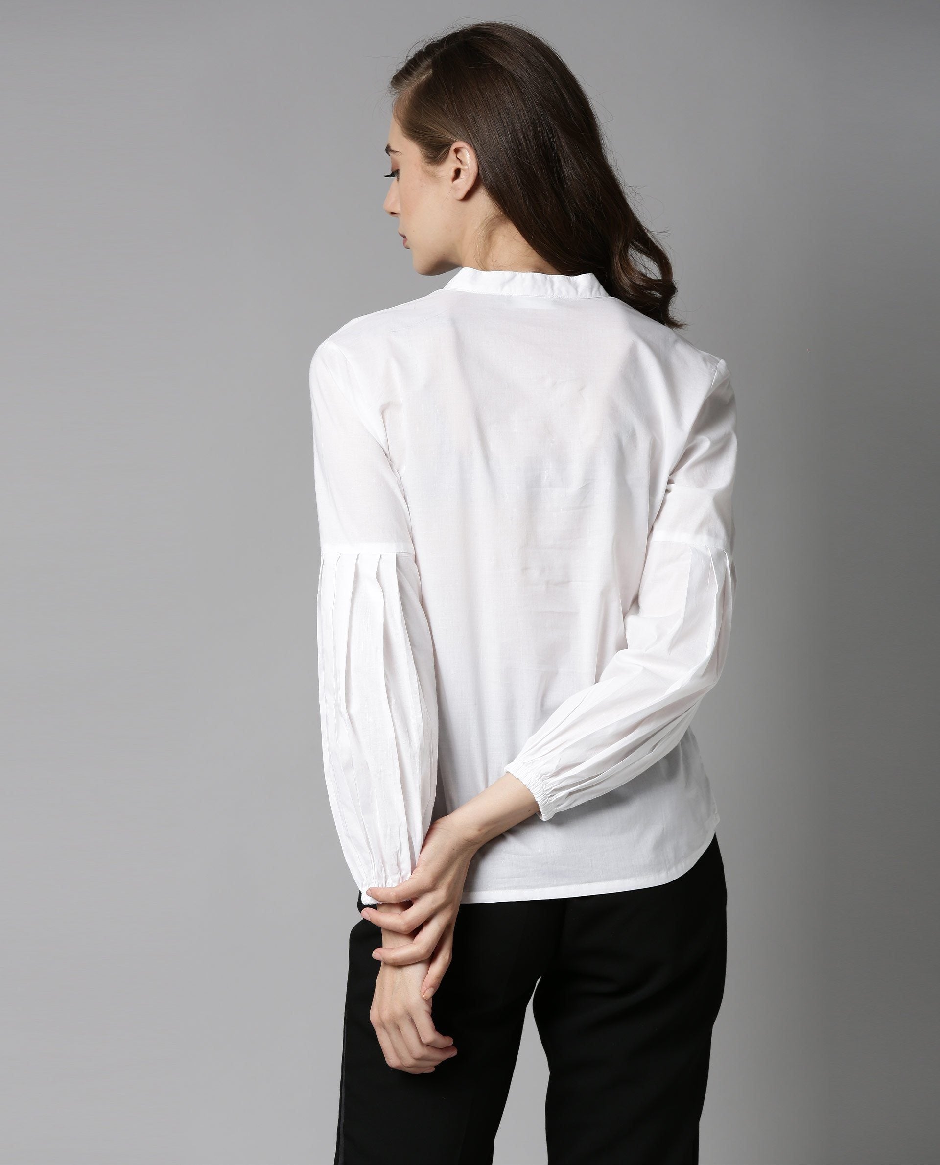 Rareism Women Loui White Cotton Fabric Regular Fit Collarless Full Sleeves Solid Top