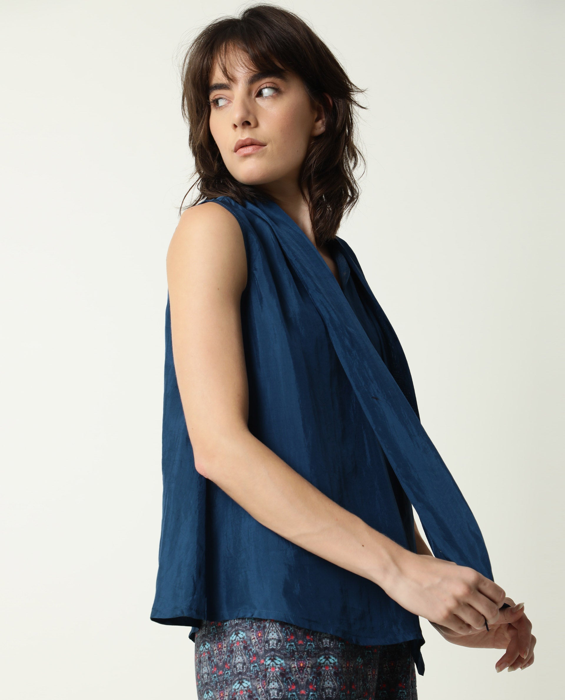 Rareism Women's Mac Viscose Petrol Tie-Up Neck Plain Sleeveless Regular Fit Top