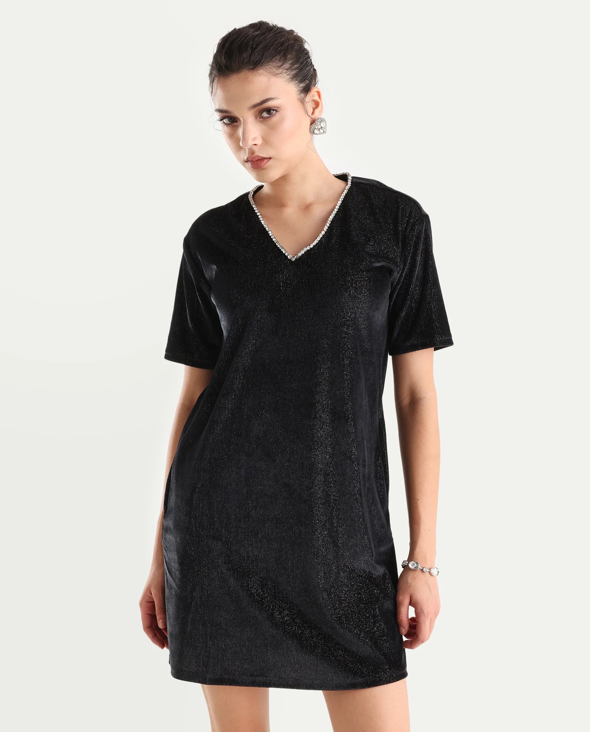 Rareism Women's Maslak Black Velvet V-Neck Plain Mini Boxy Fit Dress