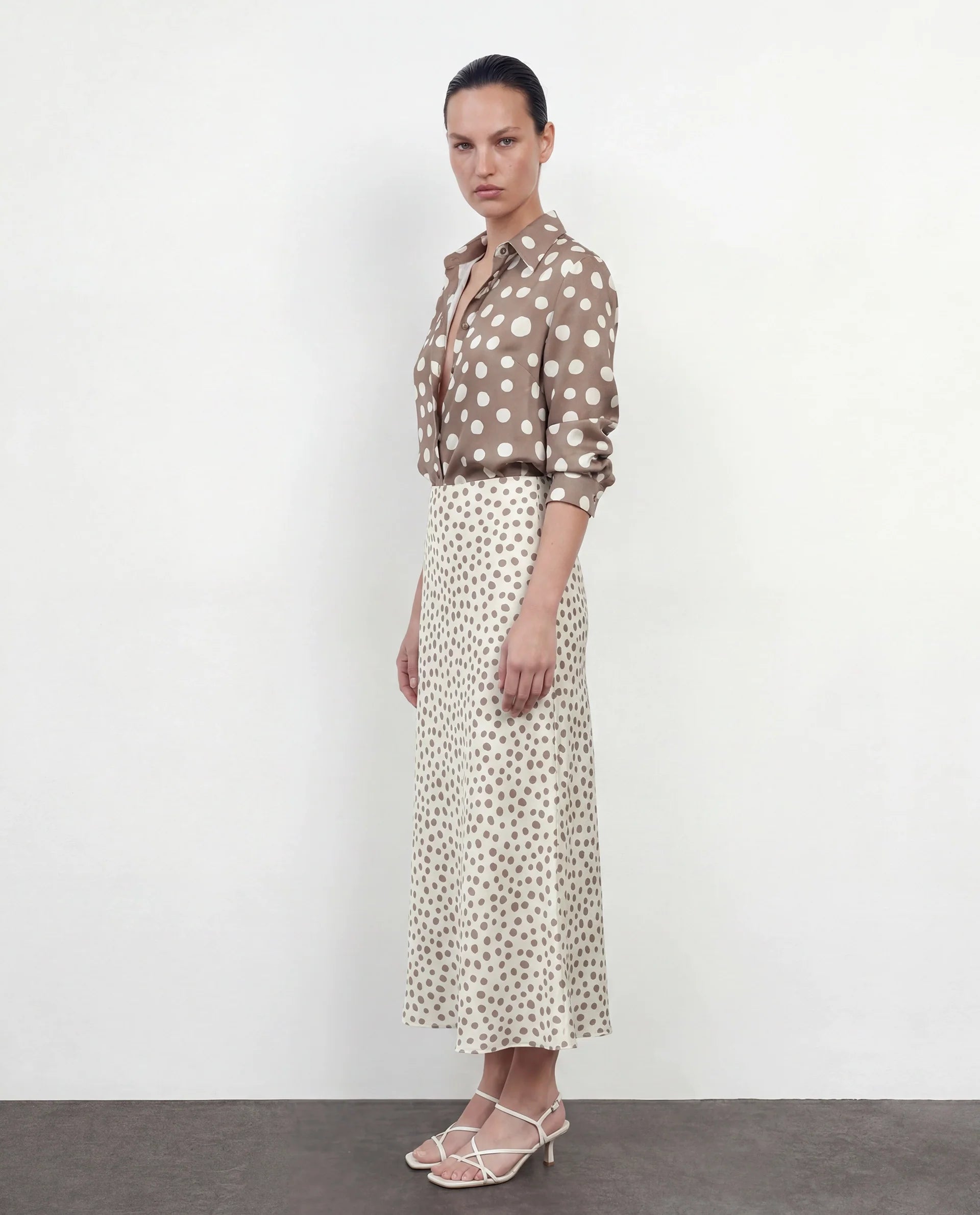 Rareism Women's Polron White Polyester Elastic Fit And Flare Polka Print Skirt