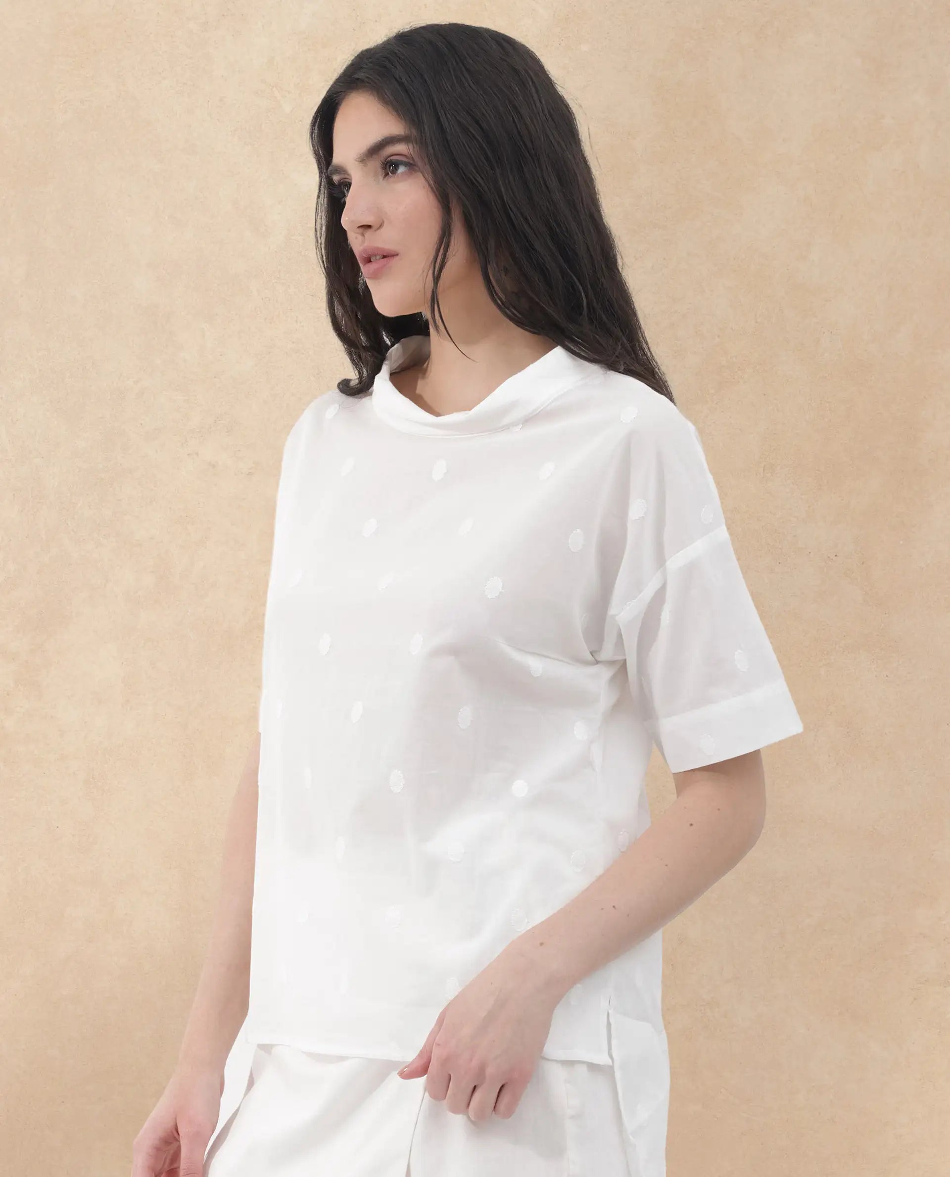 Rareism Women's Raviolt White Cotton Spread Collar Plain Regular Fit Top