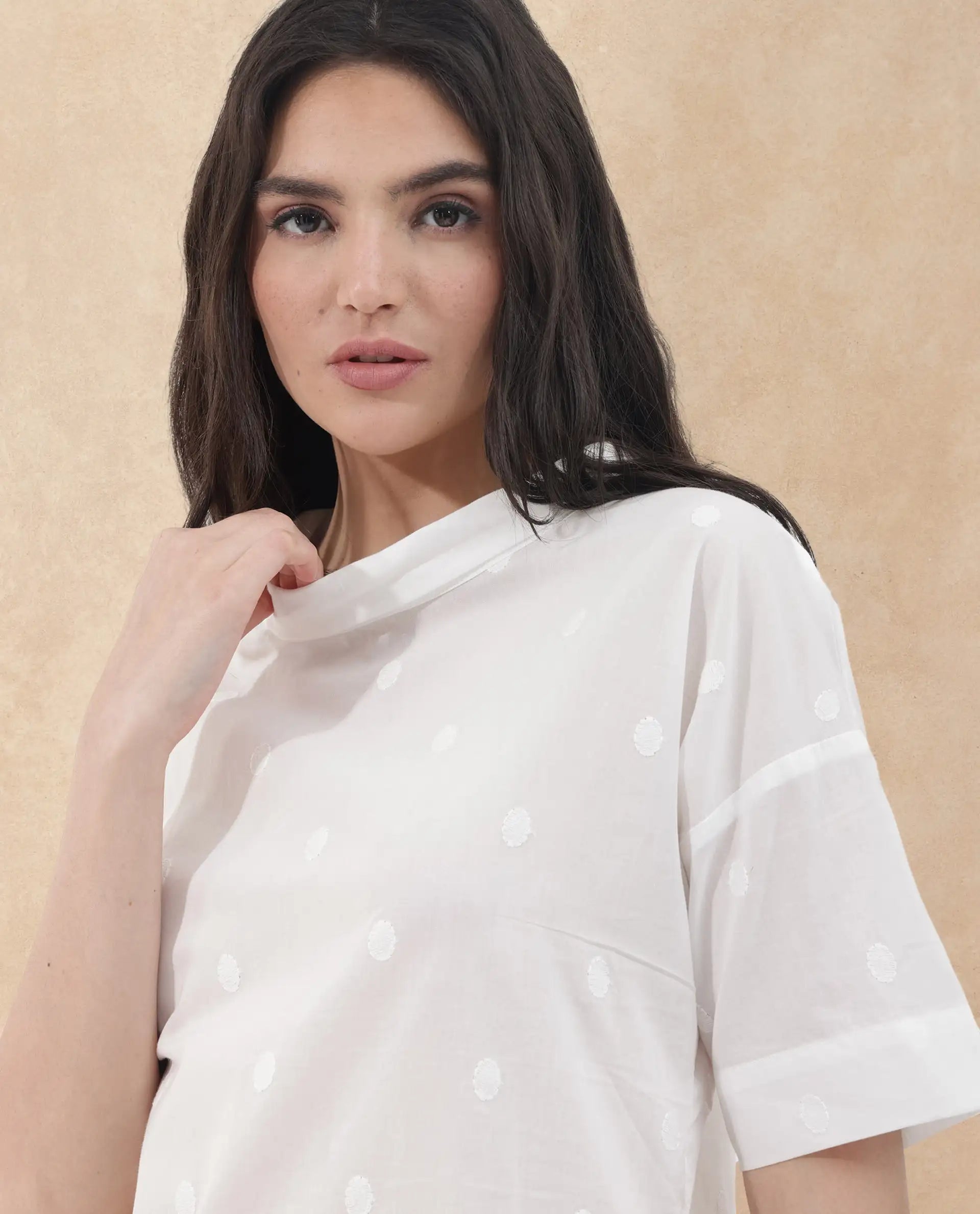 Rareism Women's Raviolt White Cotton Spread Collar Plain Regular Fit Top