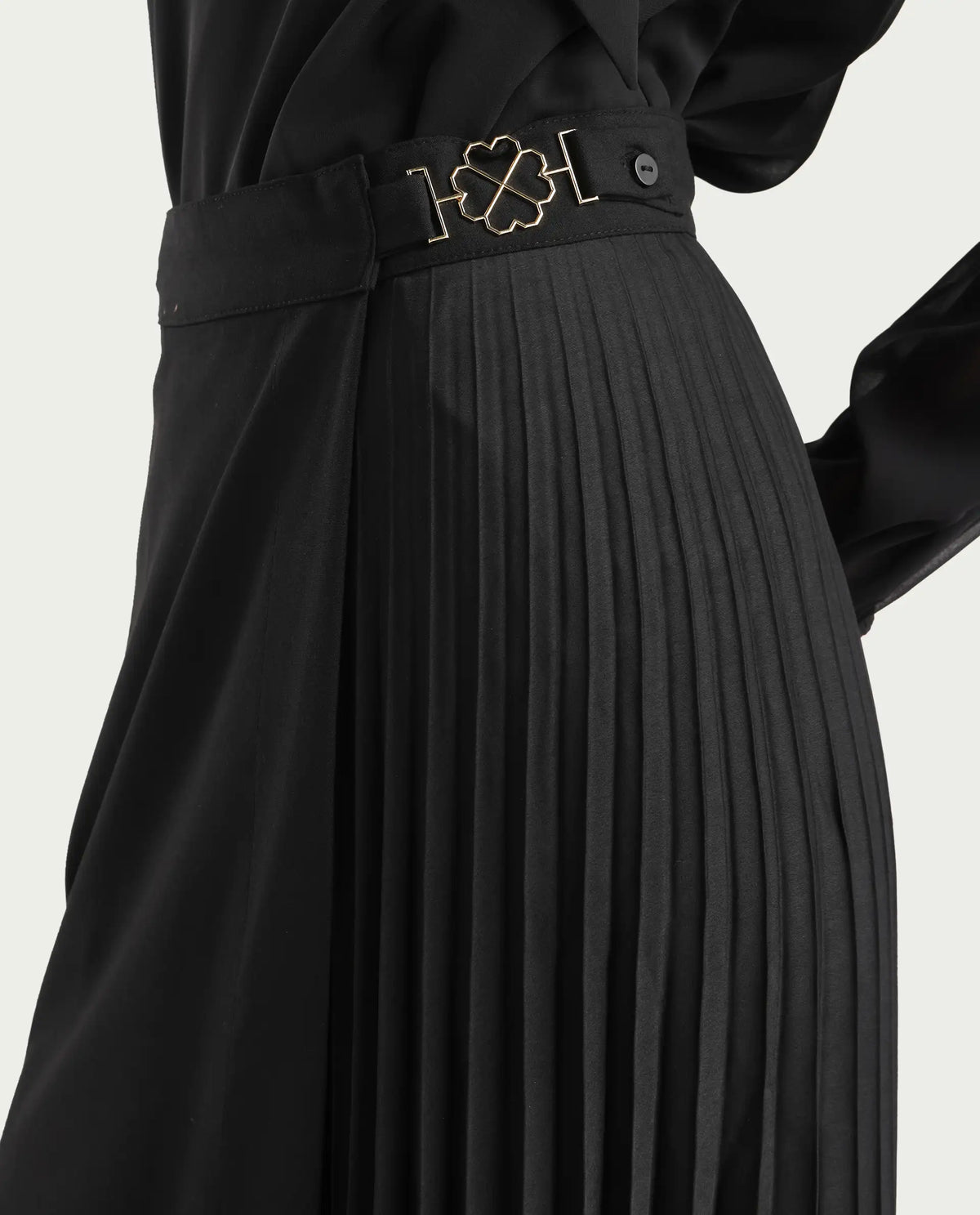 Rareism Women's Ronwiz Black Polyester Blend Plain Midi A-Line Skirt