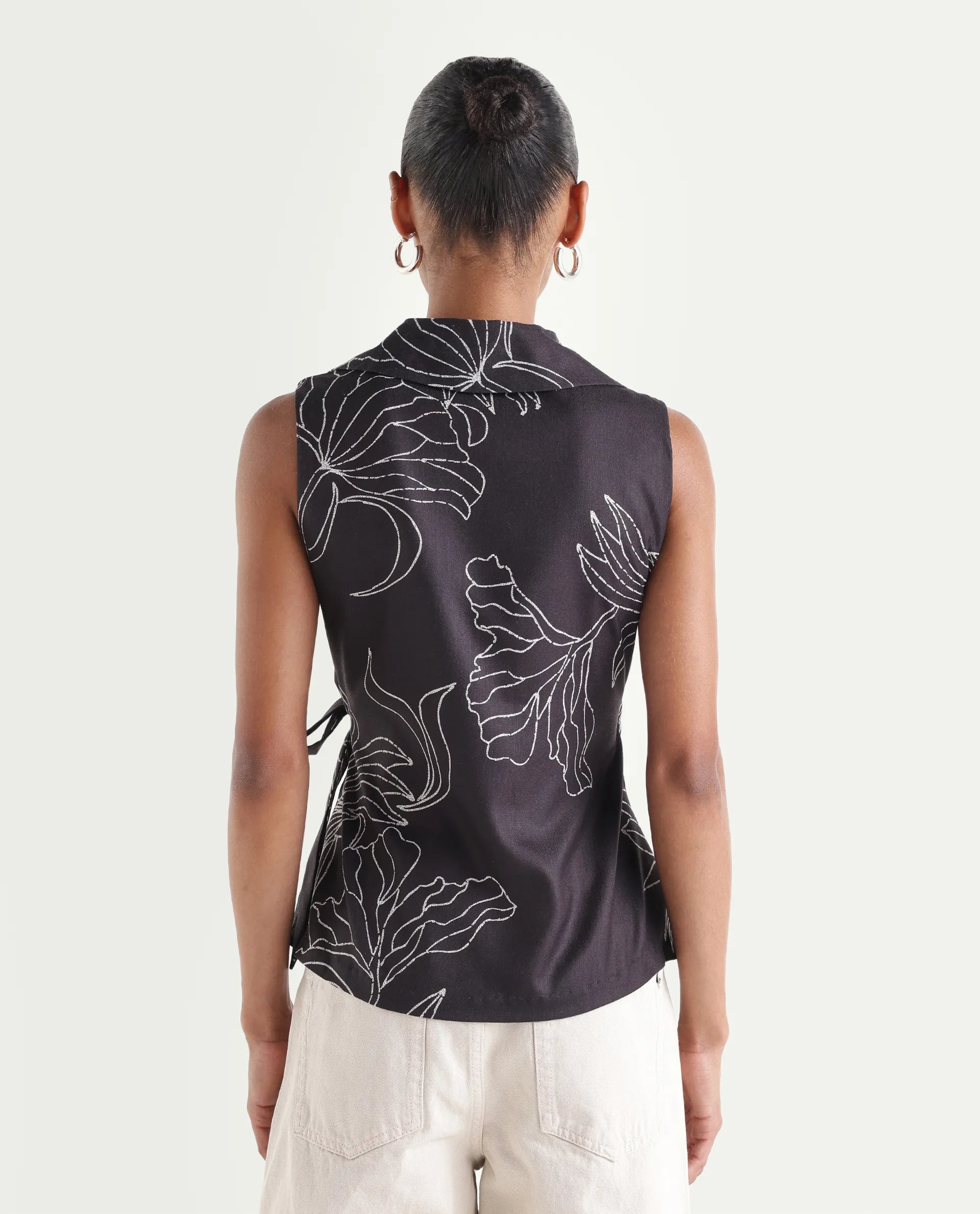 Rareism Women's Vanfu Black Polyester Sleeveless Regular Fit Floral Print Top