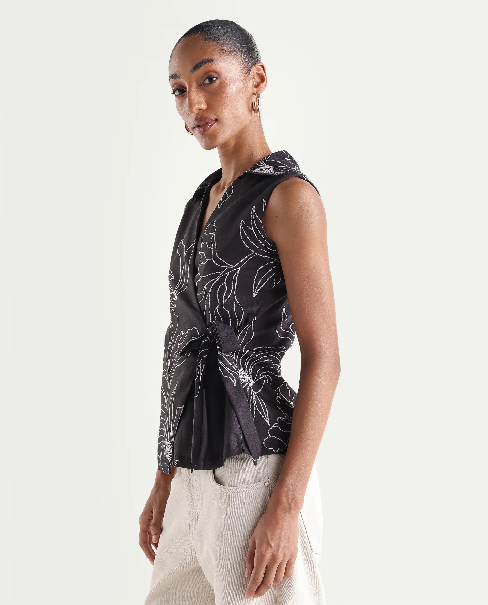 Rareism Women's Vanfu Black Polyester Sleeveless Regular Fit Floral Print Top