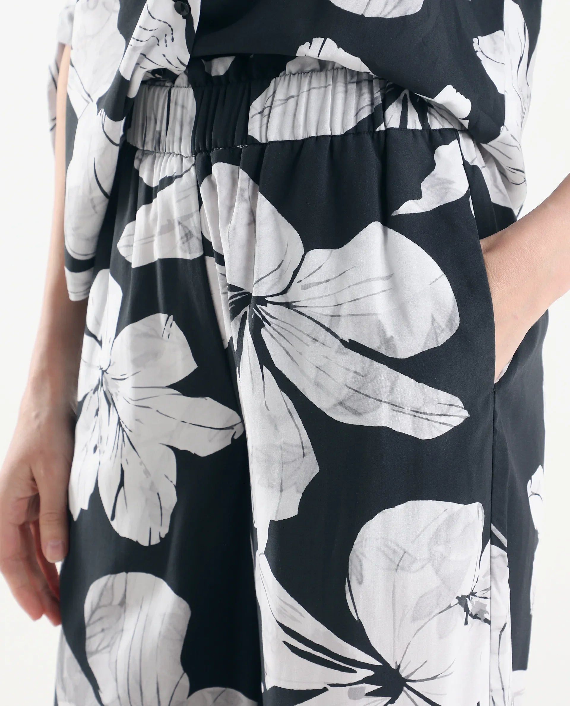 Rareism Women's Vasha-B Black Viscose Wide Floral Print Trouser