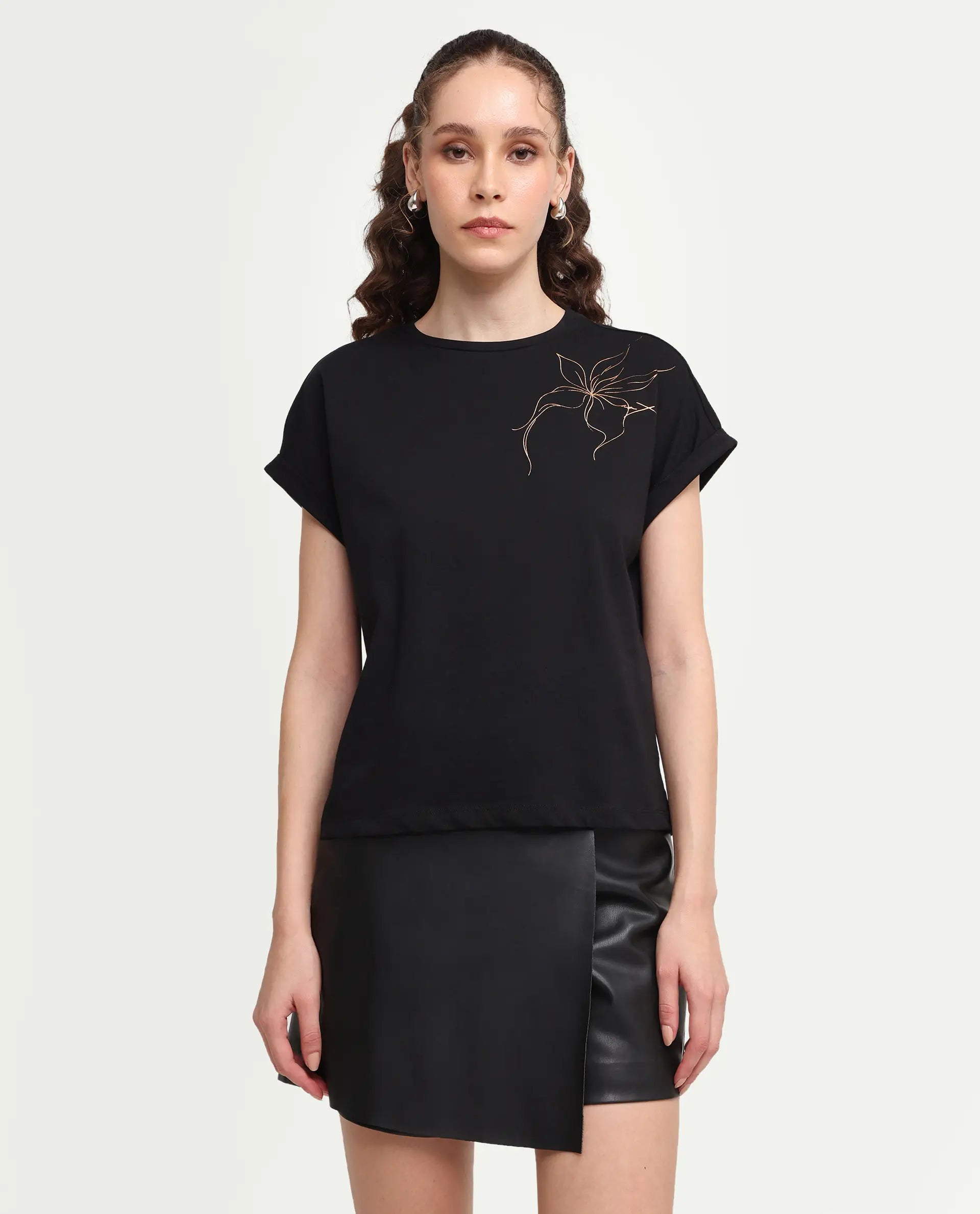 Rareism Women's Zarth Black Cotton Crew Neck Pull-On Relaxed Floral Print T-Shirt