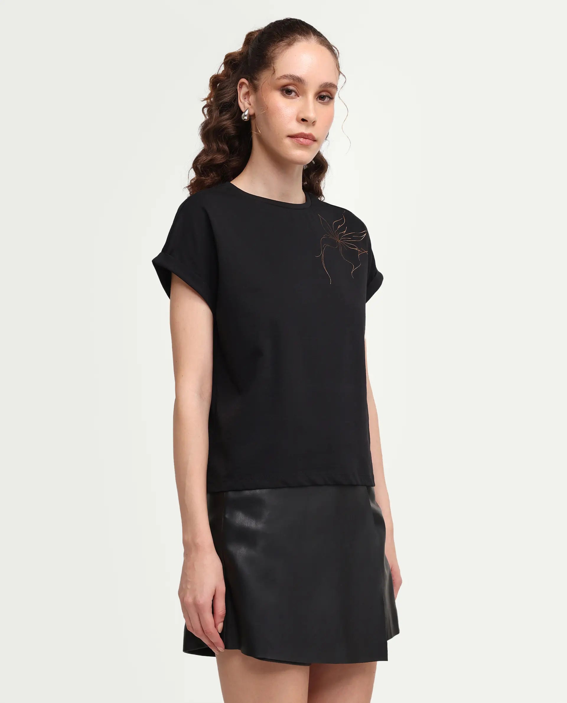 Rareism Women's Zarth Black Cotton Crew Neck Pull-On Relaxed Floral Print T-Shirt