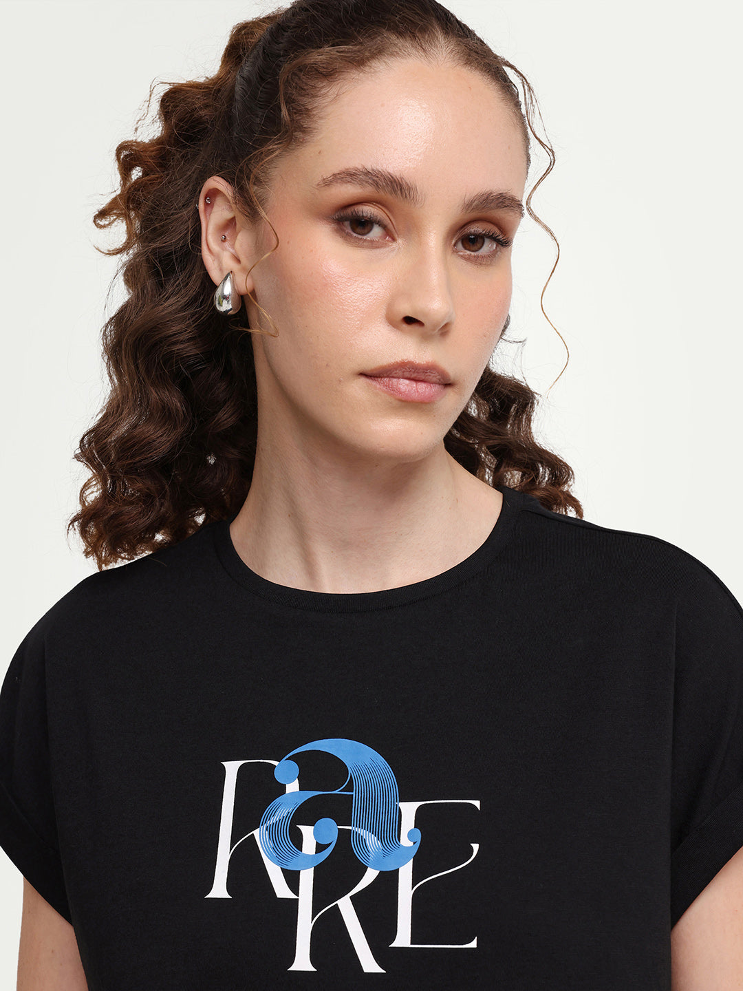 Rareism Women's Zue Black Cotton Crew Neck Pull-On Relaxed Typography Print T-Shirt