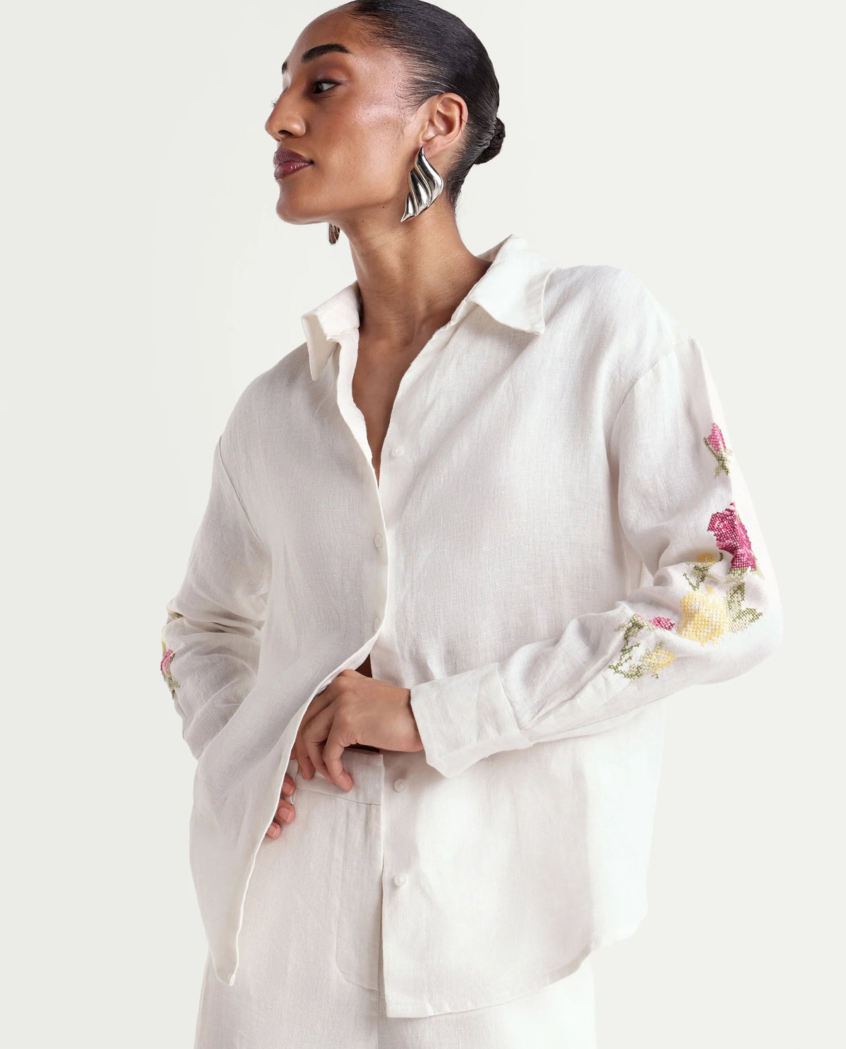 Rareism Women's Taish-T Light Offwhite 100% Linen Spread Collar Regular Plain Shirt