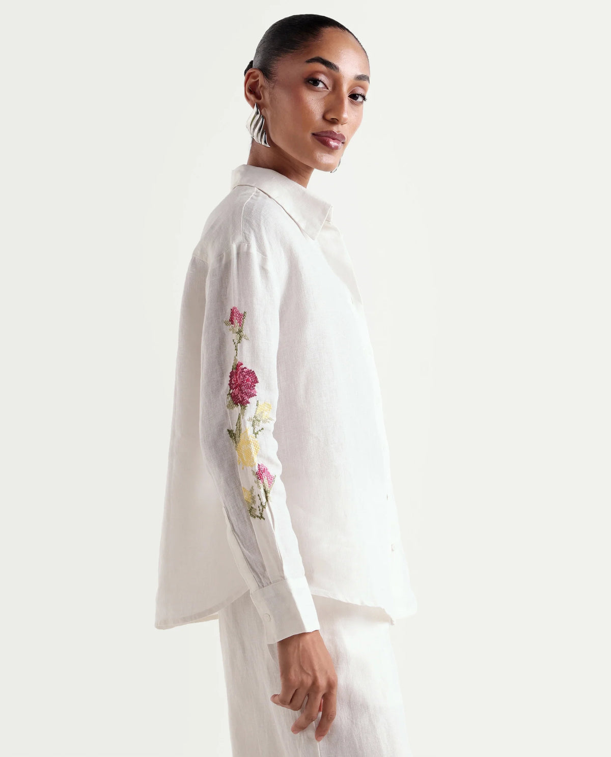 Rareism Women's Taish-T Light Offwhite 100% Linen Spread Collar Regular Plain Shirt