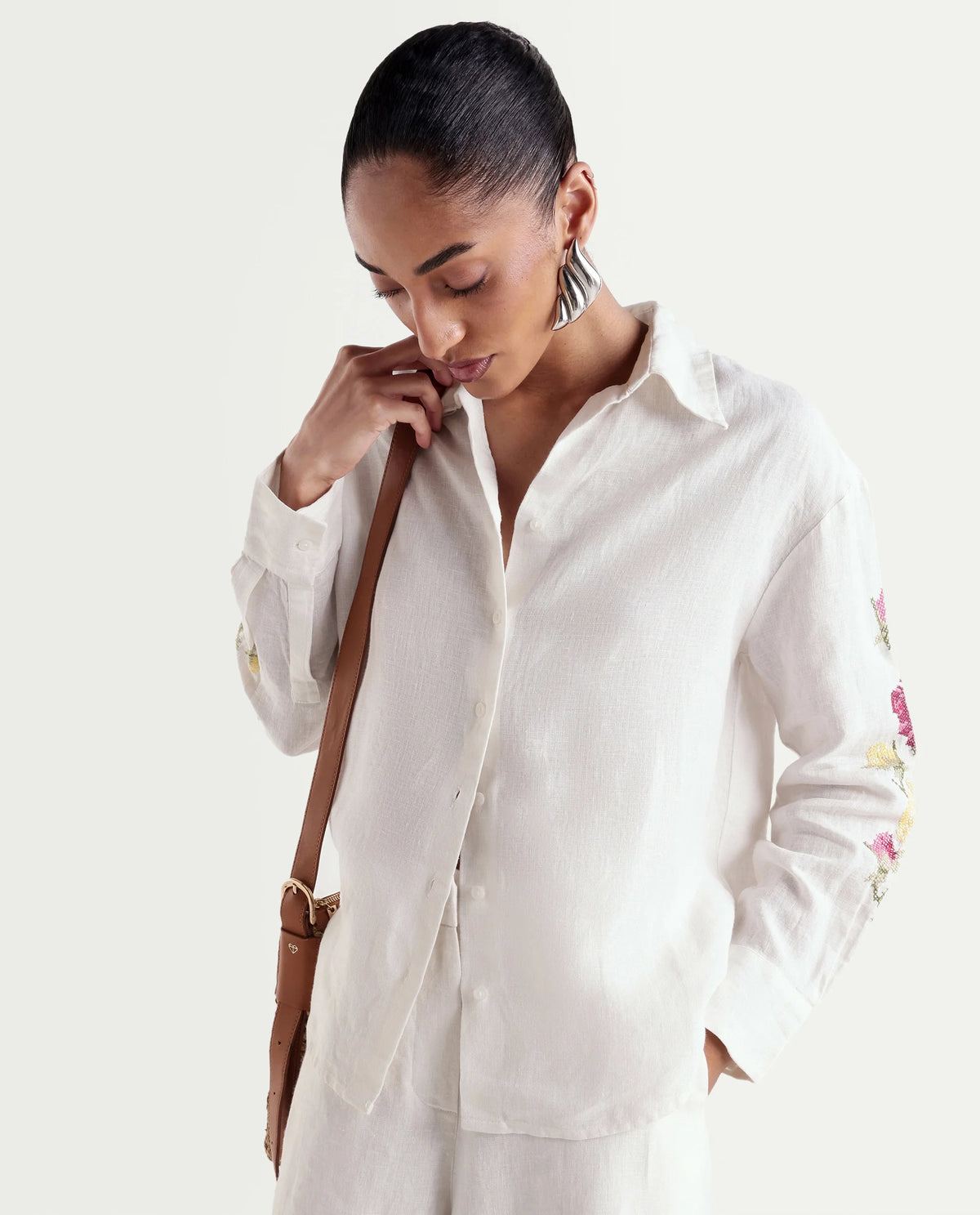 Rareism Women's Taish-T Light Offwhite 100% Linen Spread Collar Regular Plain Shirt
