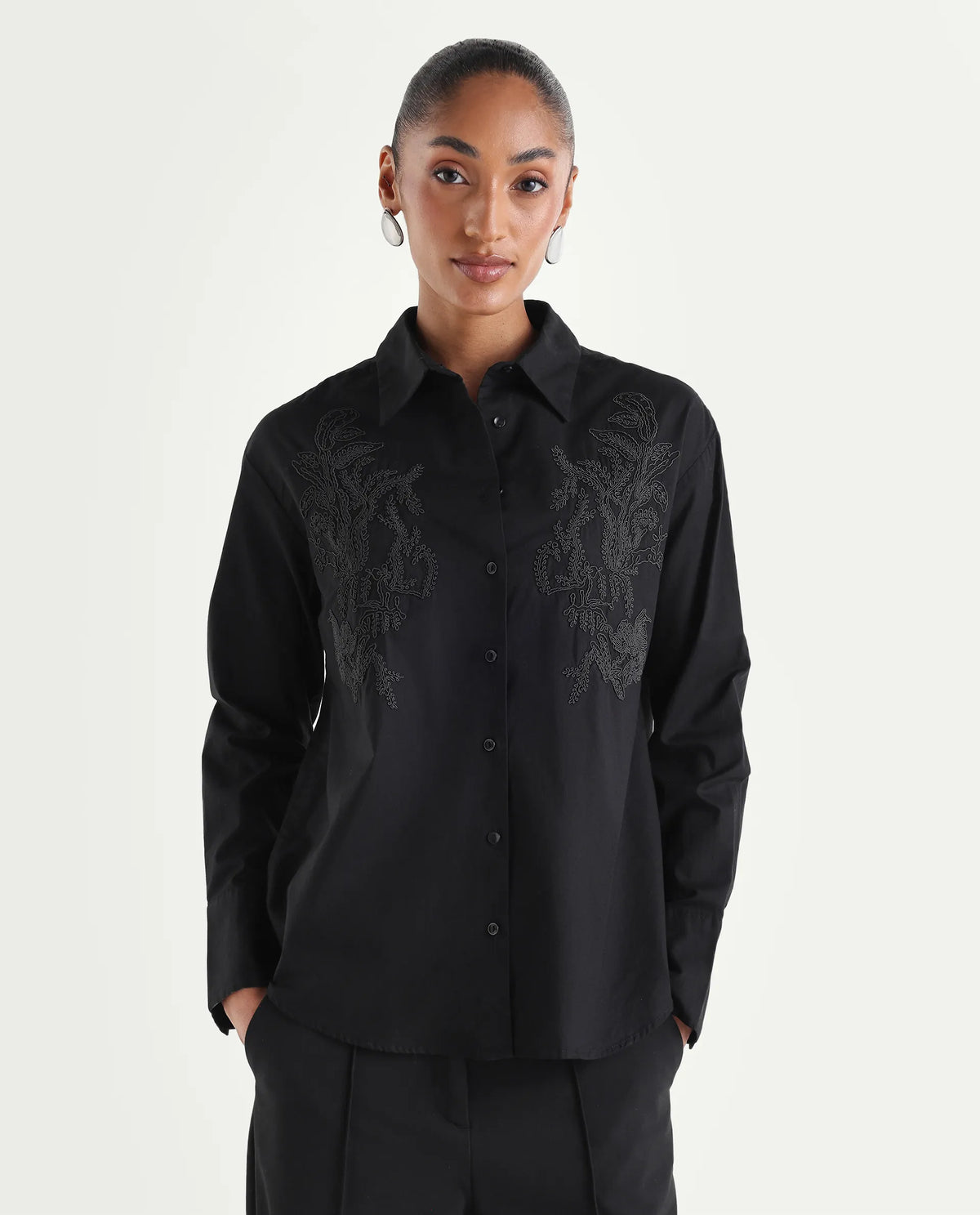 Rareism Women's Torim Black Cotton Spread Collar Button Regular Plain Shirt