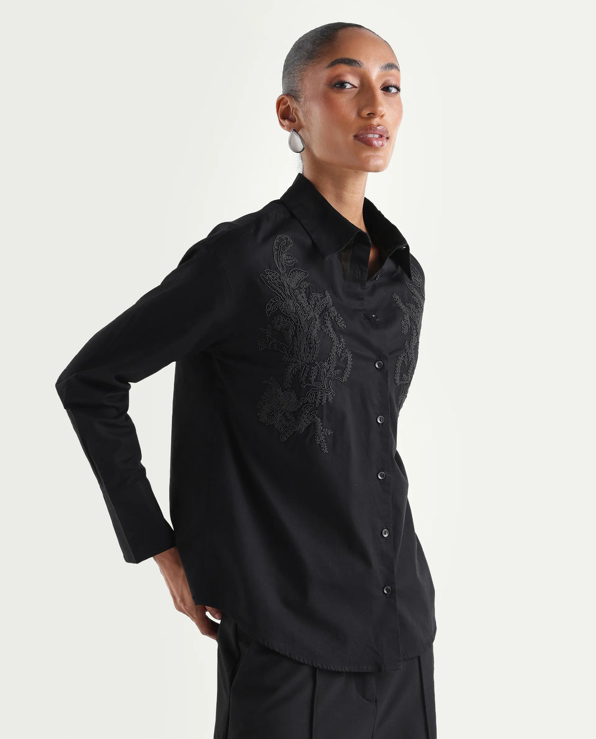Rareism Women's Torim Black Cotton Spread Collar Button Regular Plain Shirt