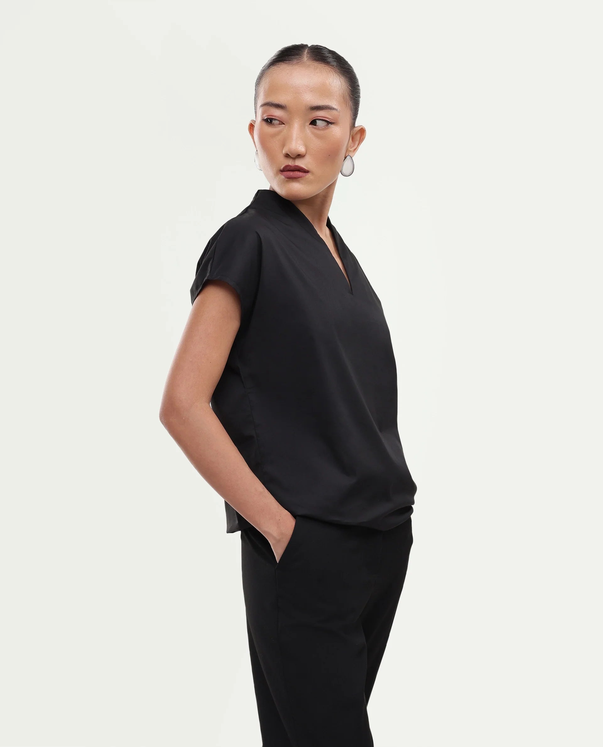 Rareism Women's Buijity Dark Black Cotton Blend Stand Collar Regular Plain Top