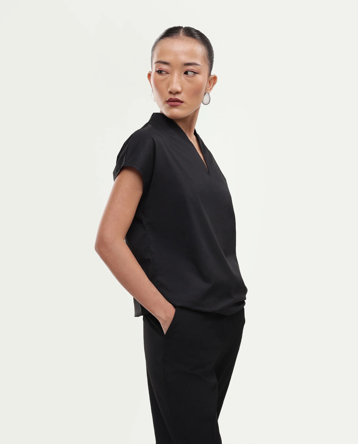 Rareism Women's Buijity Dark Black Cotton Blend Stand Collar Regular Plain Top