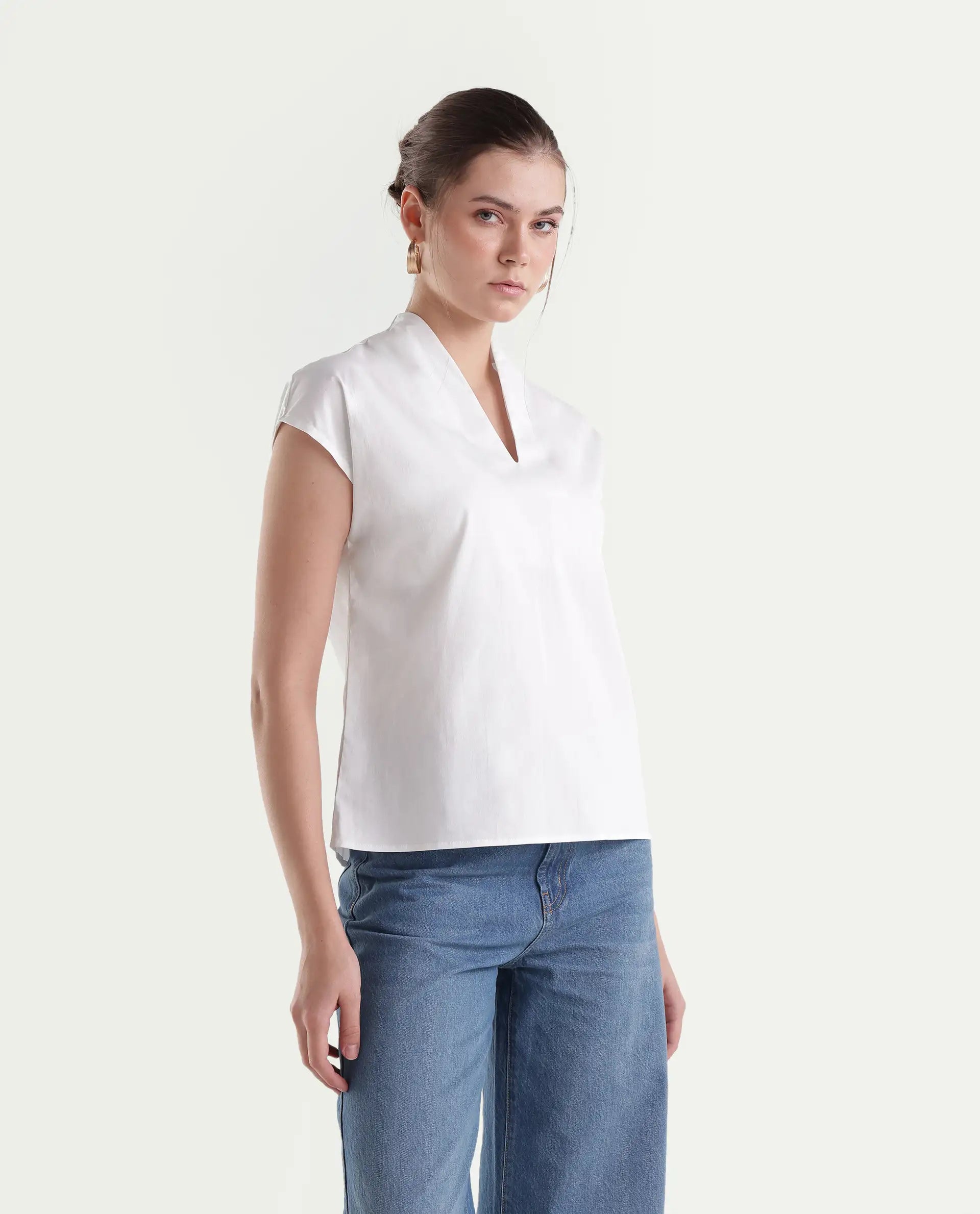 Rareism Women's Buijity White Cotton Blend Stand Collar Regular Plain Top