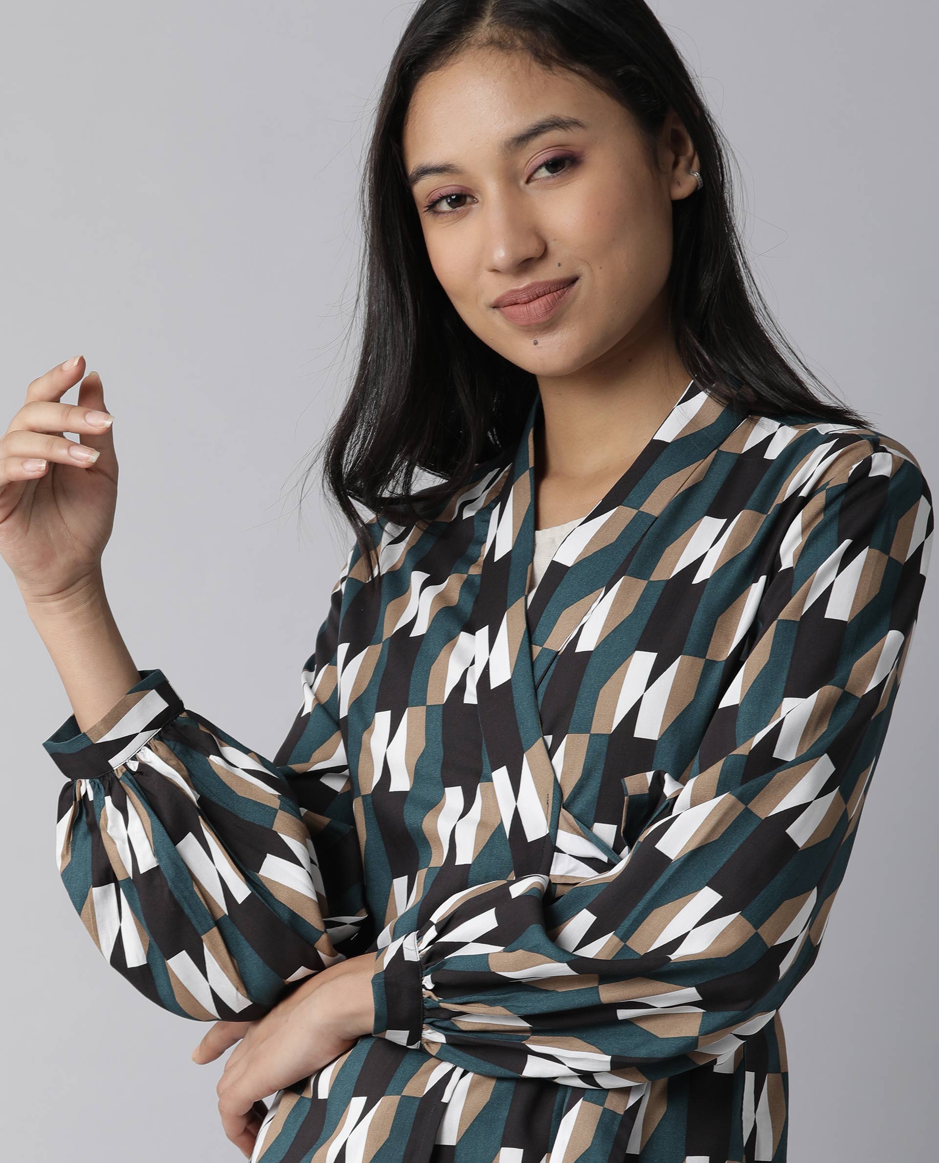 Rareism Women Tom Black Viscose Fabric Tailored Fit Cropped V-Neck Full Sleeves Checked Top