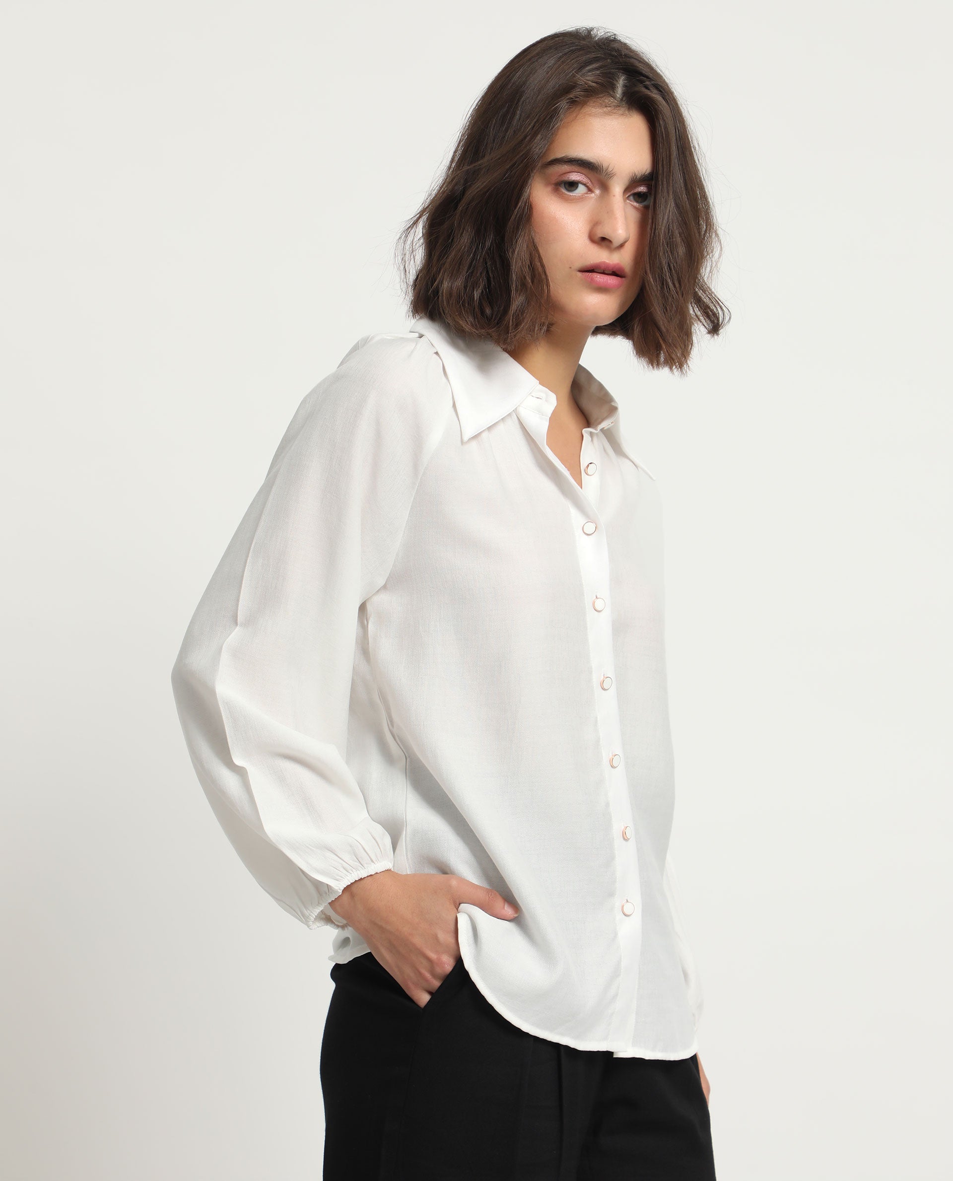 Rareism Women's Ugans White Polyester Spread Collar Plain Balloon Sleeve Relaxed Fit Top