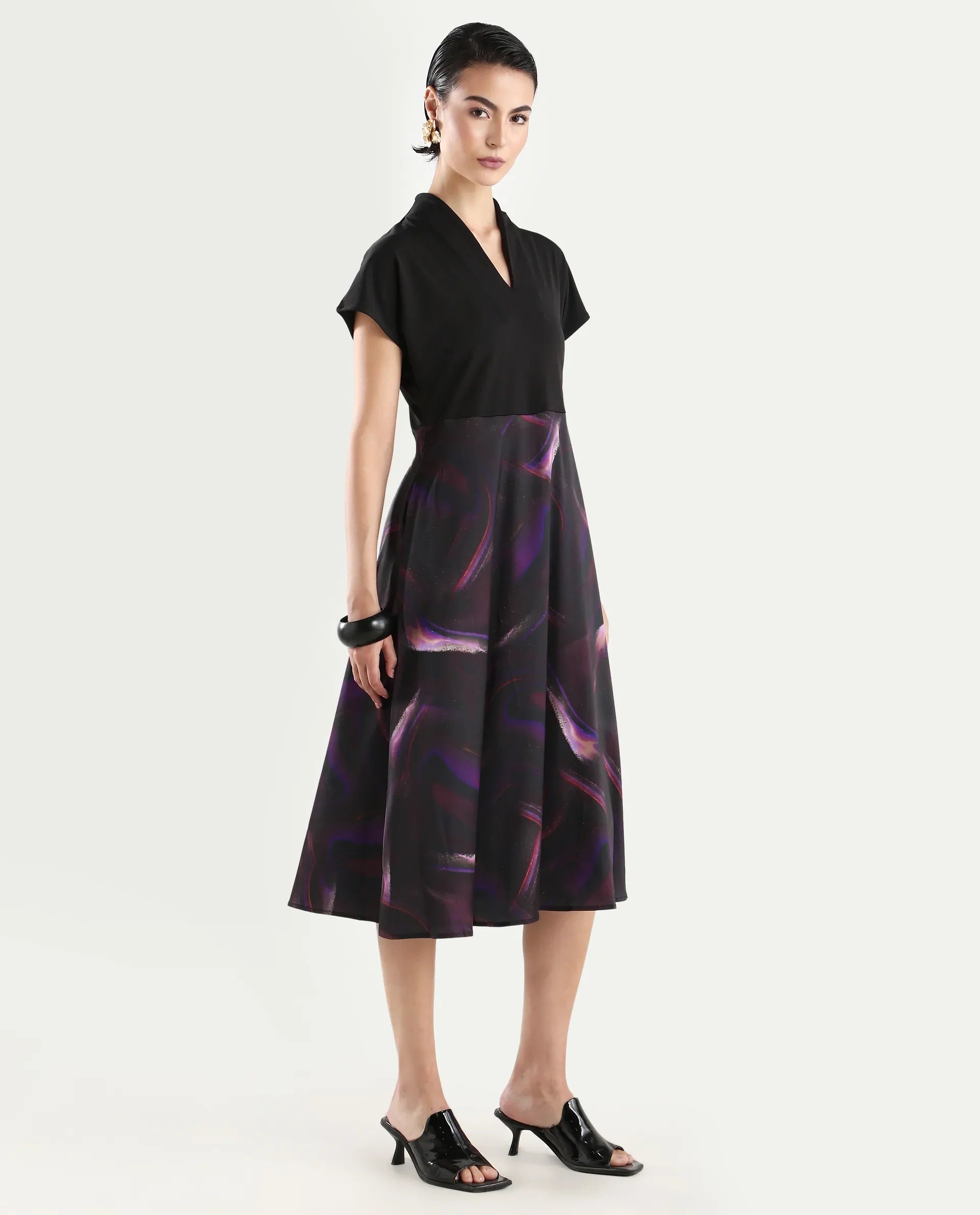 Rareism Women's Usopp Black Polyester V-Neck Abstract Print Extended Sleeves Midi Flared Dress