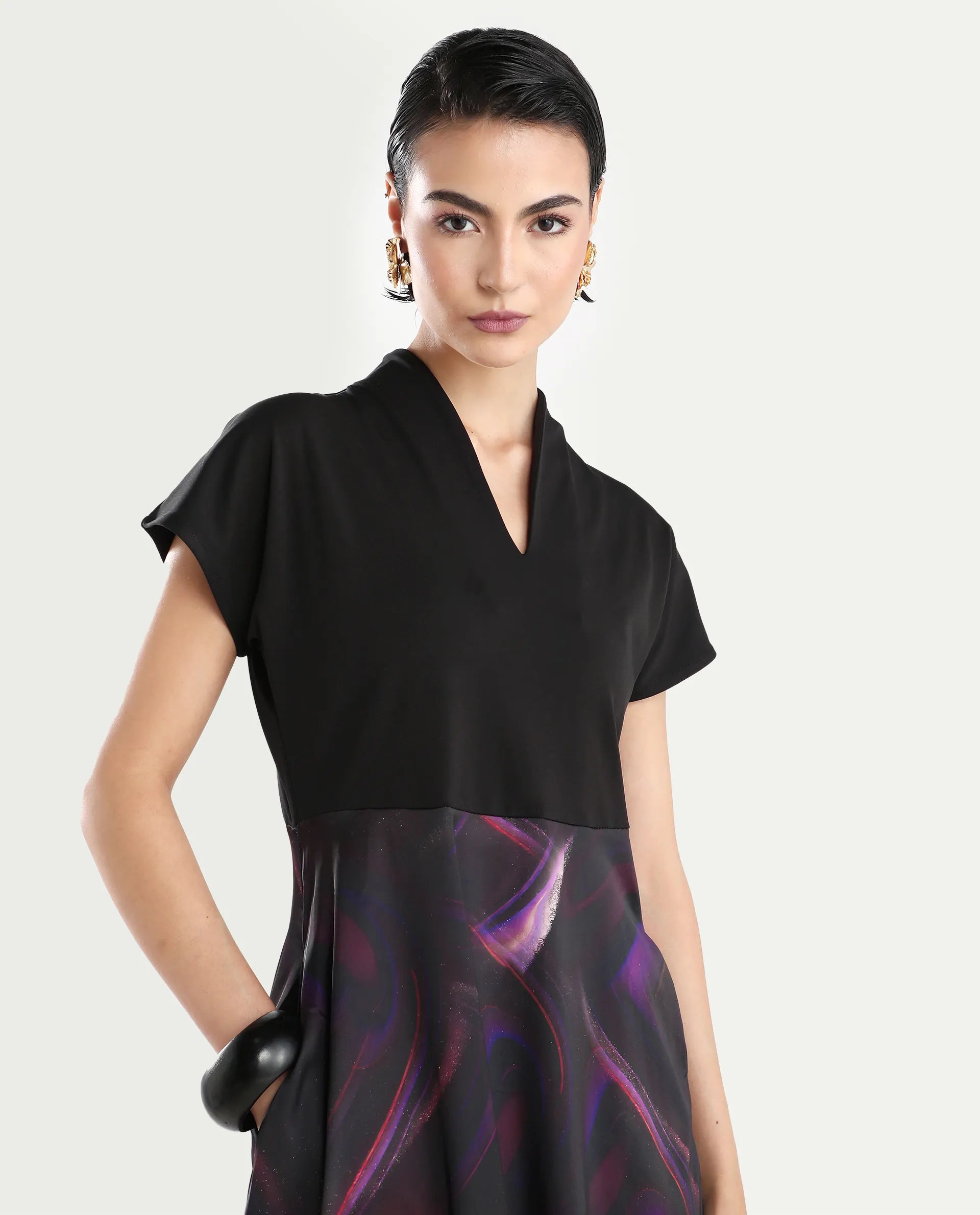Rareism Women's Usopp Black Polyester V-Neck Abstract Print Extended Sleeves Midi Flared Dress