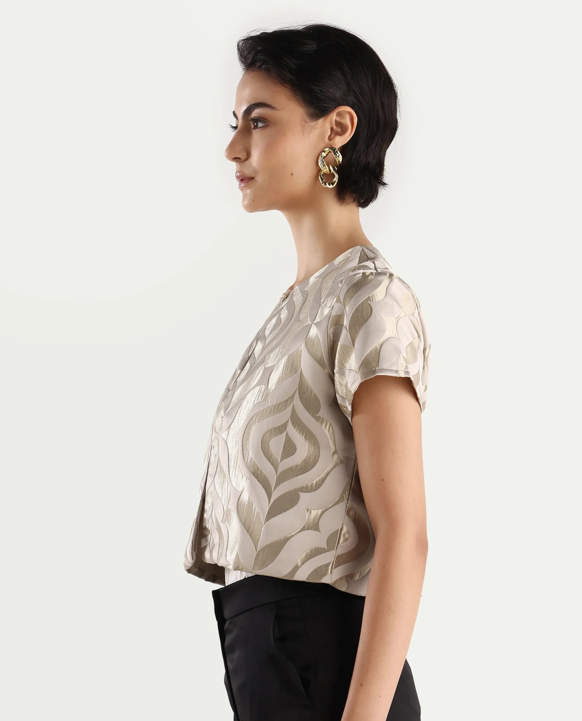 Rareism Women's Vegor Metalic Gold Polyester Blend Crew Neck Jacquard Crop Regular Fit Jacket