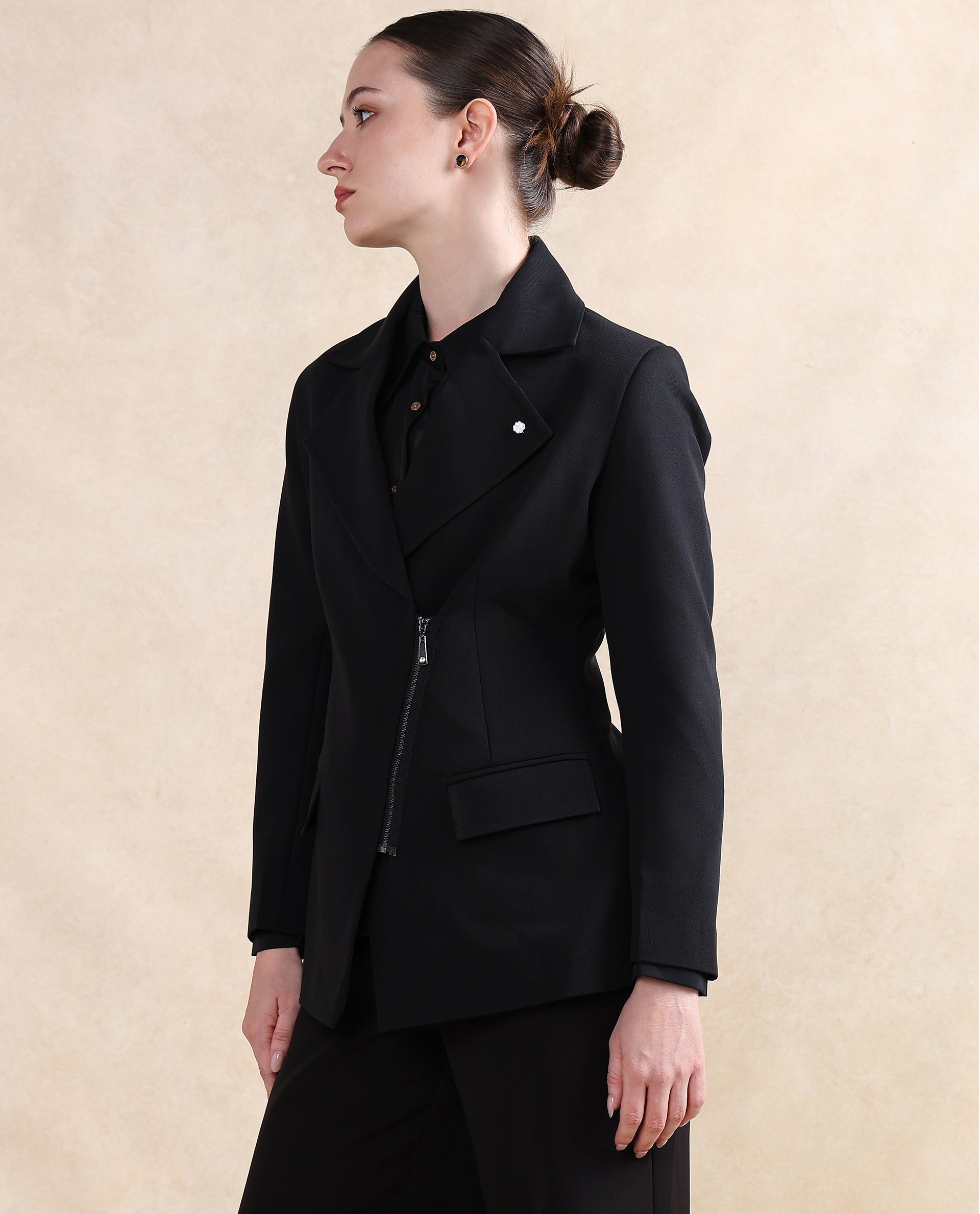 Rareism Women's Versto Black Lapel Neck Plain Regular Fit Jacket
