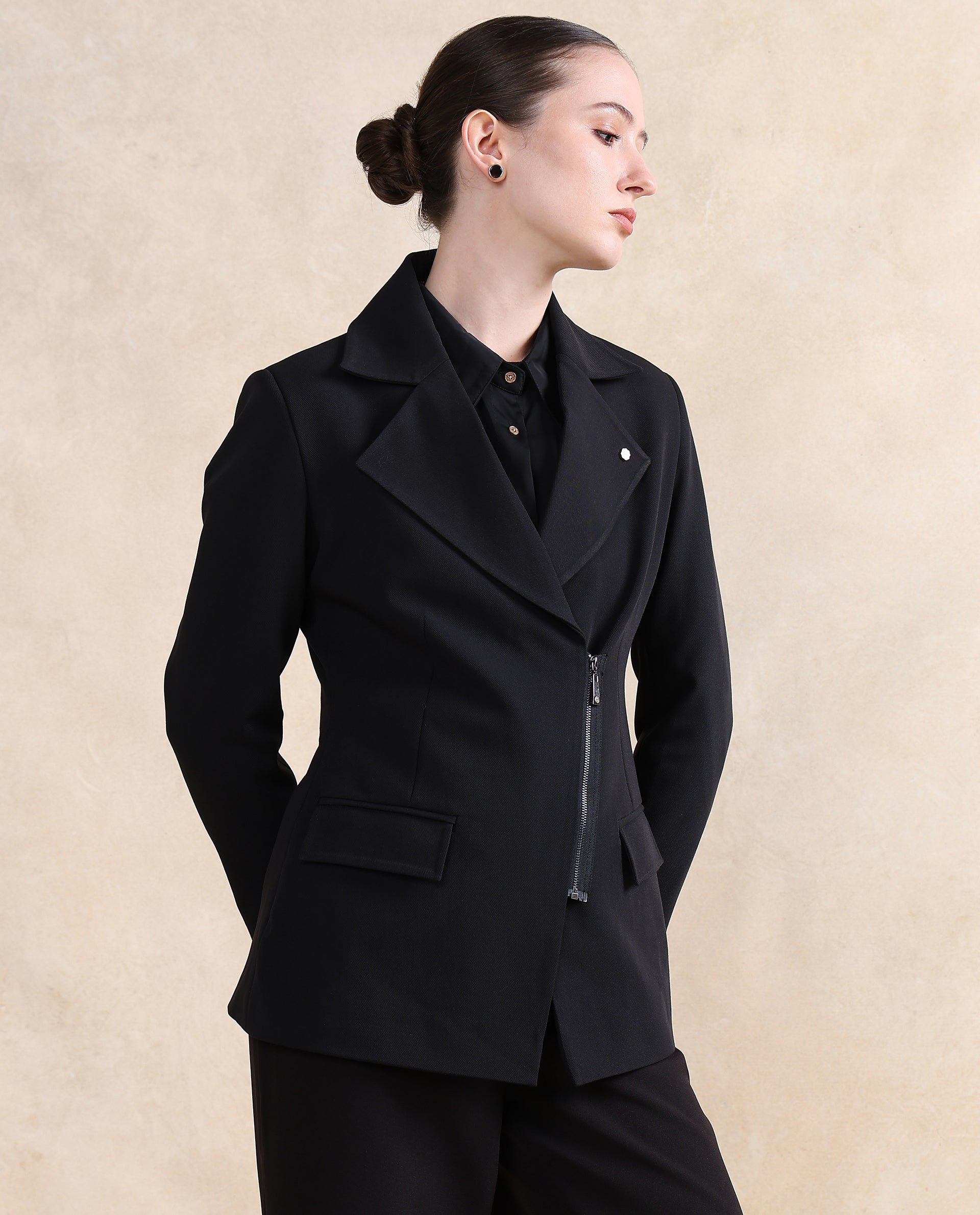 Rareism Women Versto Black Full Sleeve Lapel Neck Zipper Closure Plain Jacket