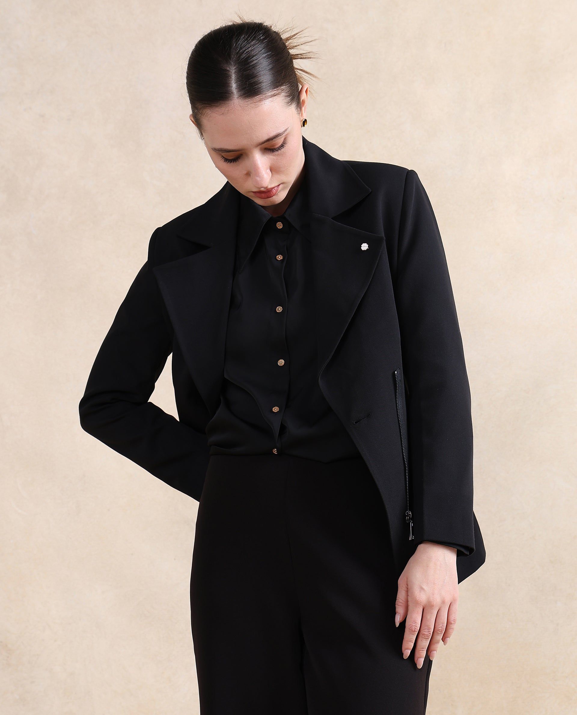Rareism Women's Versto Black Lapel Neck Plain Regular Fit Jacket