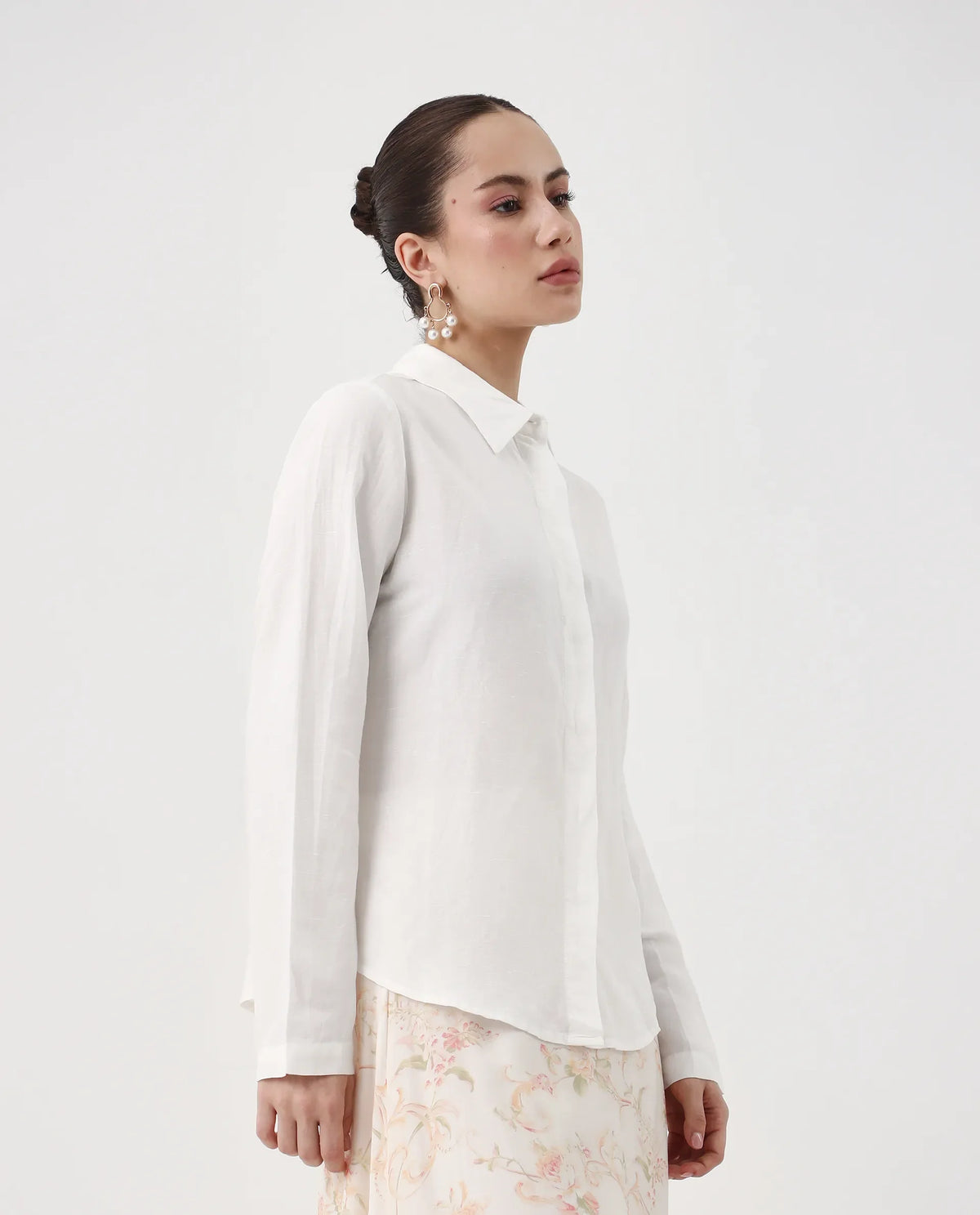 Rareism Women's Appleby White Linen Spread Collar Plain Cuffed Sleeve Regular Fit Shirt