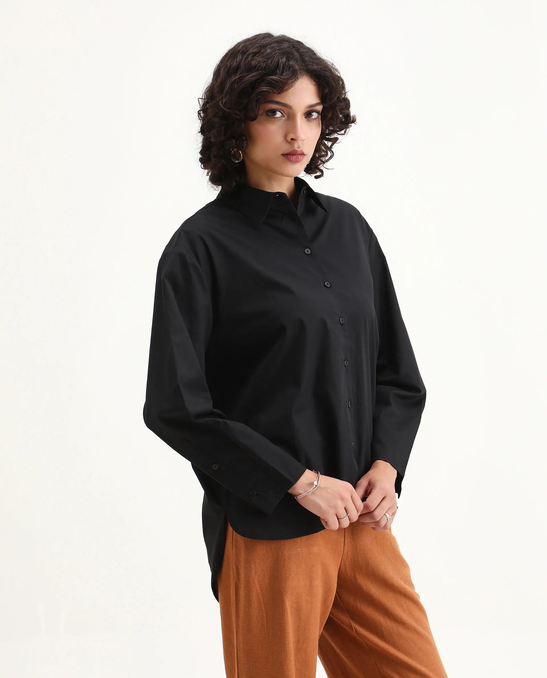 Rareism Women's Avilon Black Cotton Blend Spread Collar Plain Boxy Fit Shirt