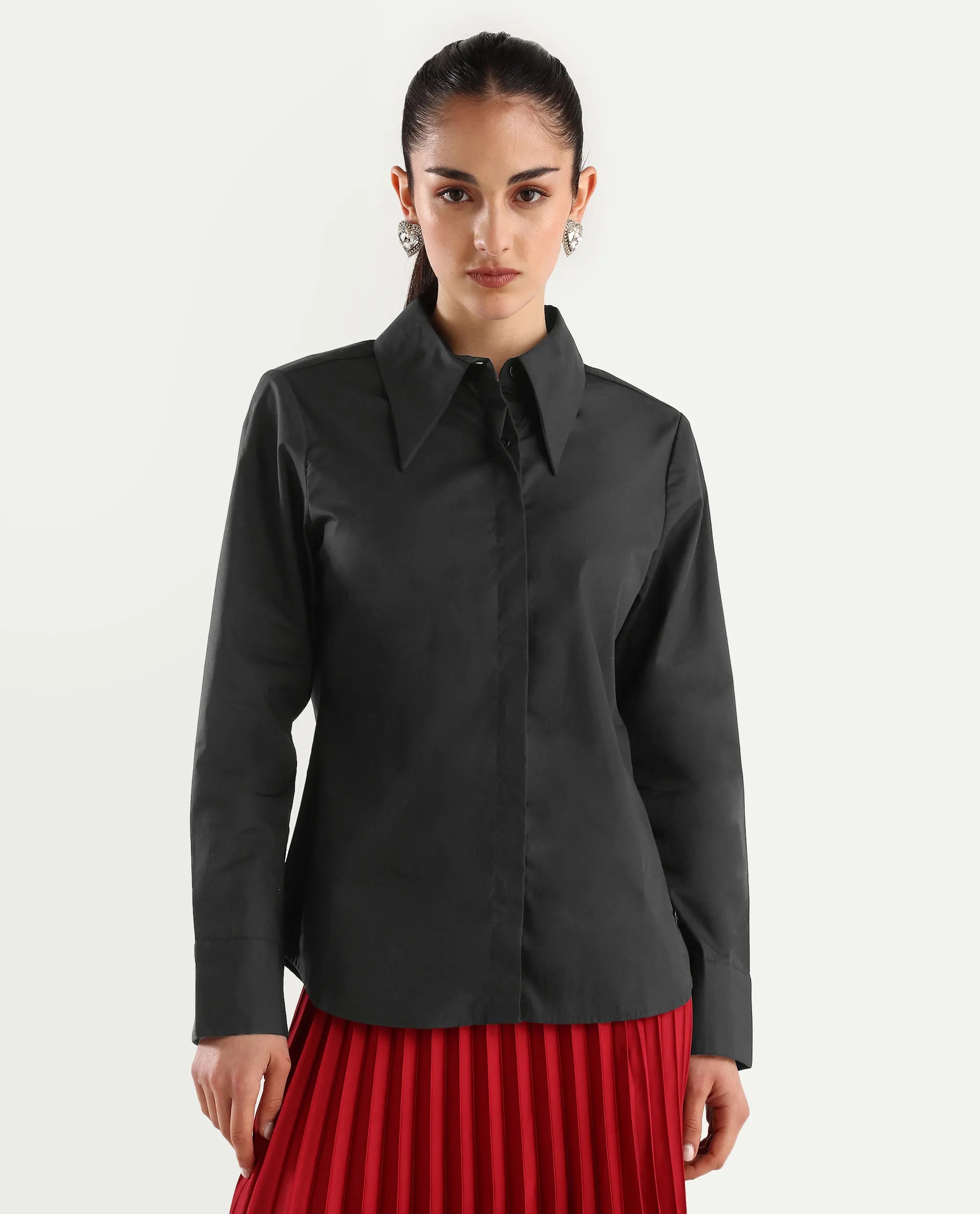 Rareism Women's Ceos Black Cotton Blend Spread Collar Plain Cuffed Sleeve Regular Fit Top