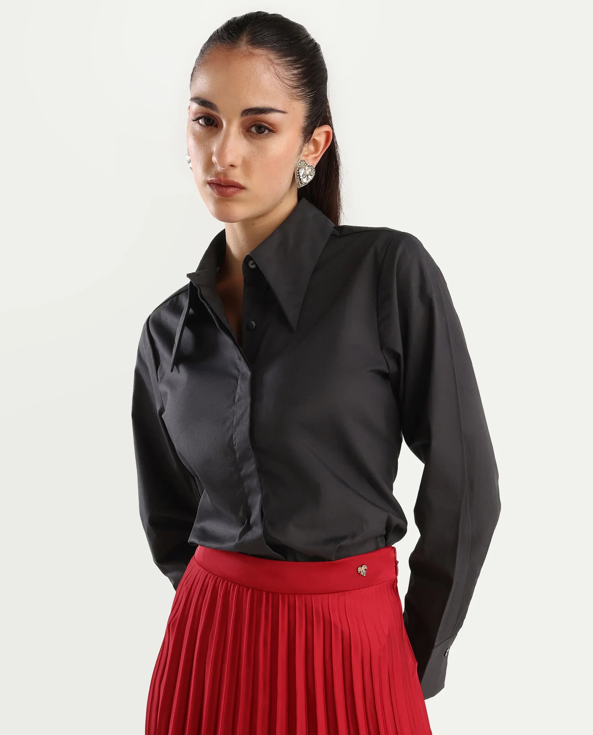 Rareism Women's Ceos Black Cotton Blend Spread Collar Plain Cuffed Sleeve Regular Fit Top