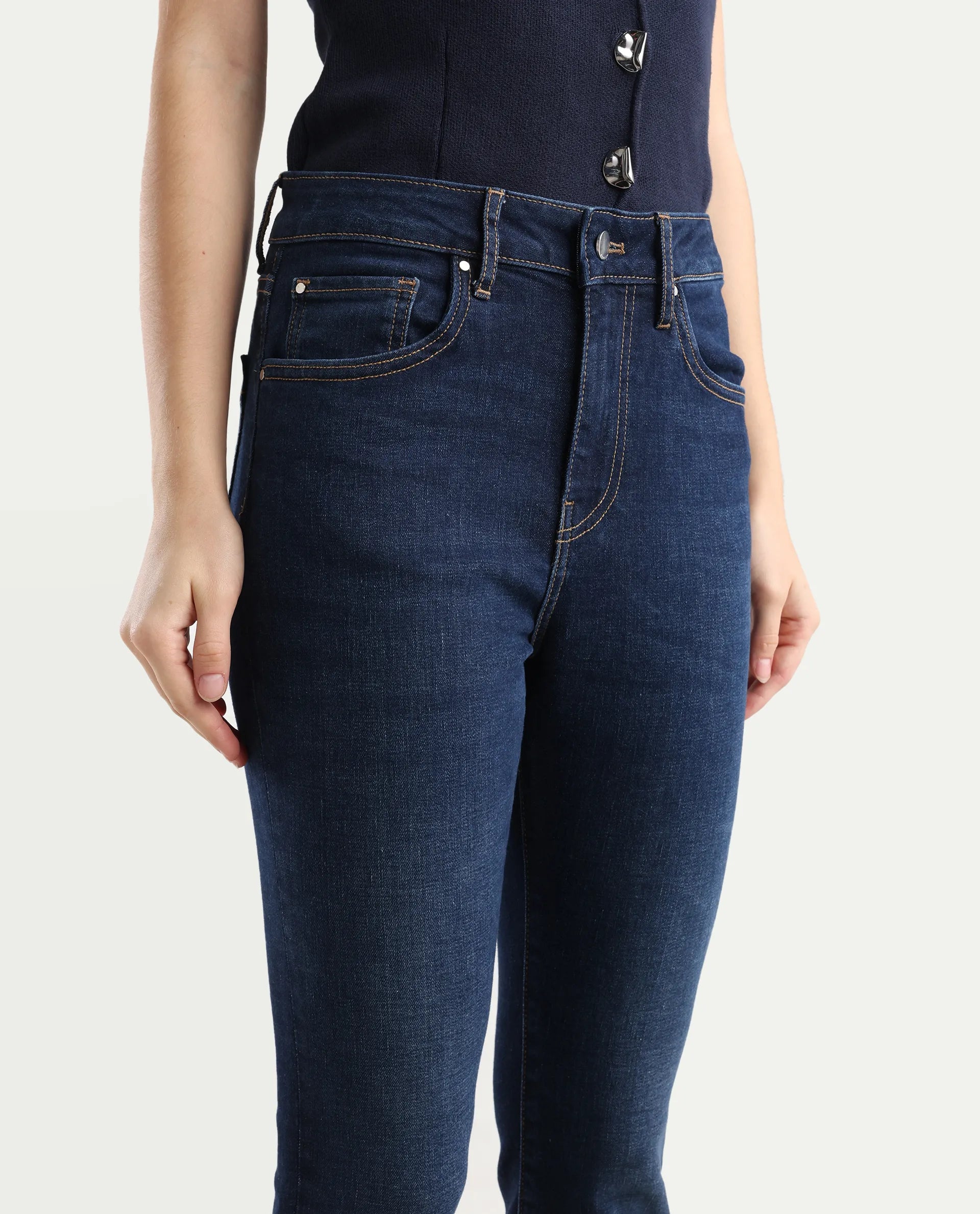 Rareism Women's Denyo Blue Cotton Blend Skinny Plain Jeans