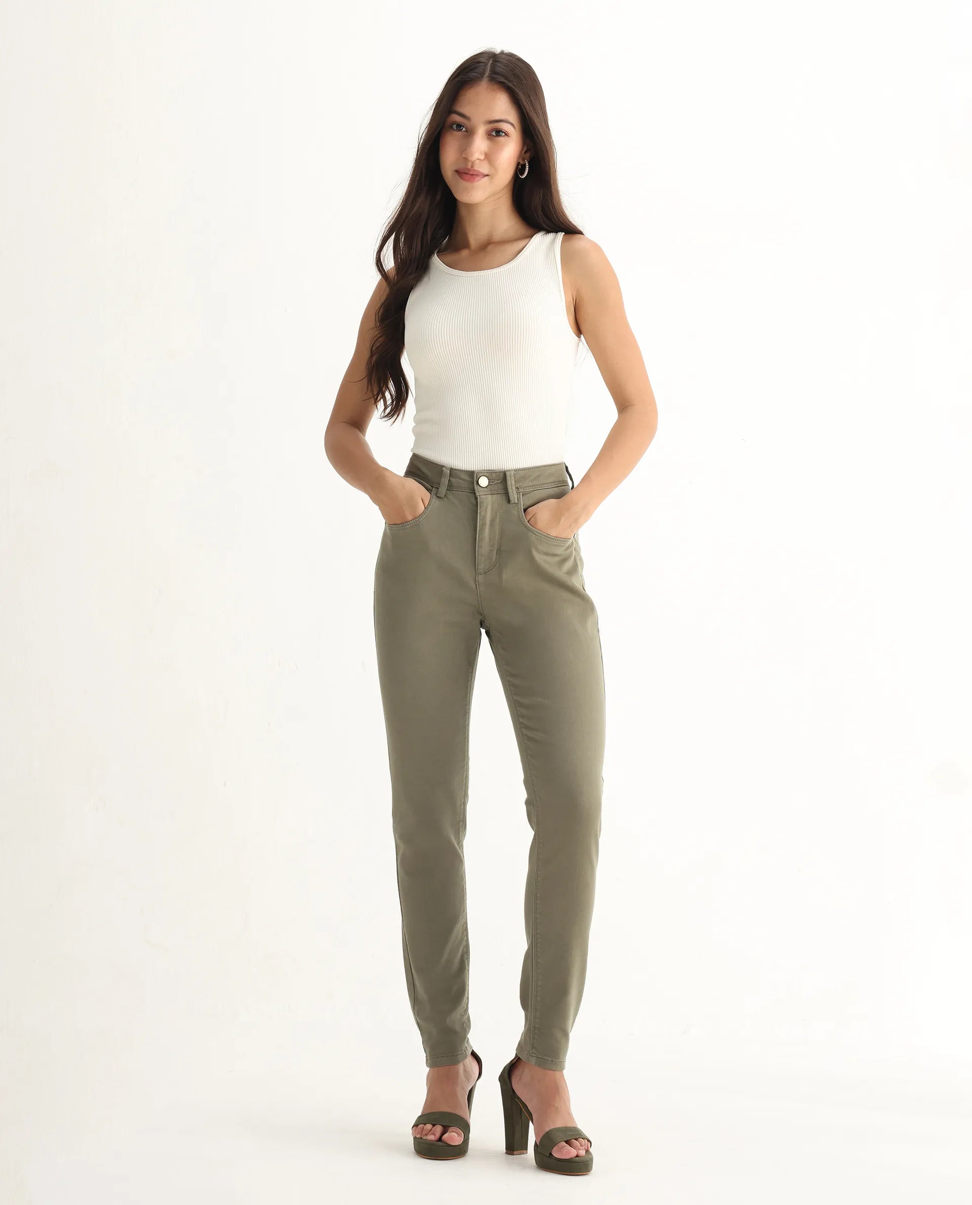 Rareism Women's Kocho Green Cotton Blend Plain Ankle Length Slim Fit Jeans