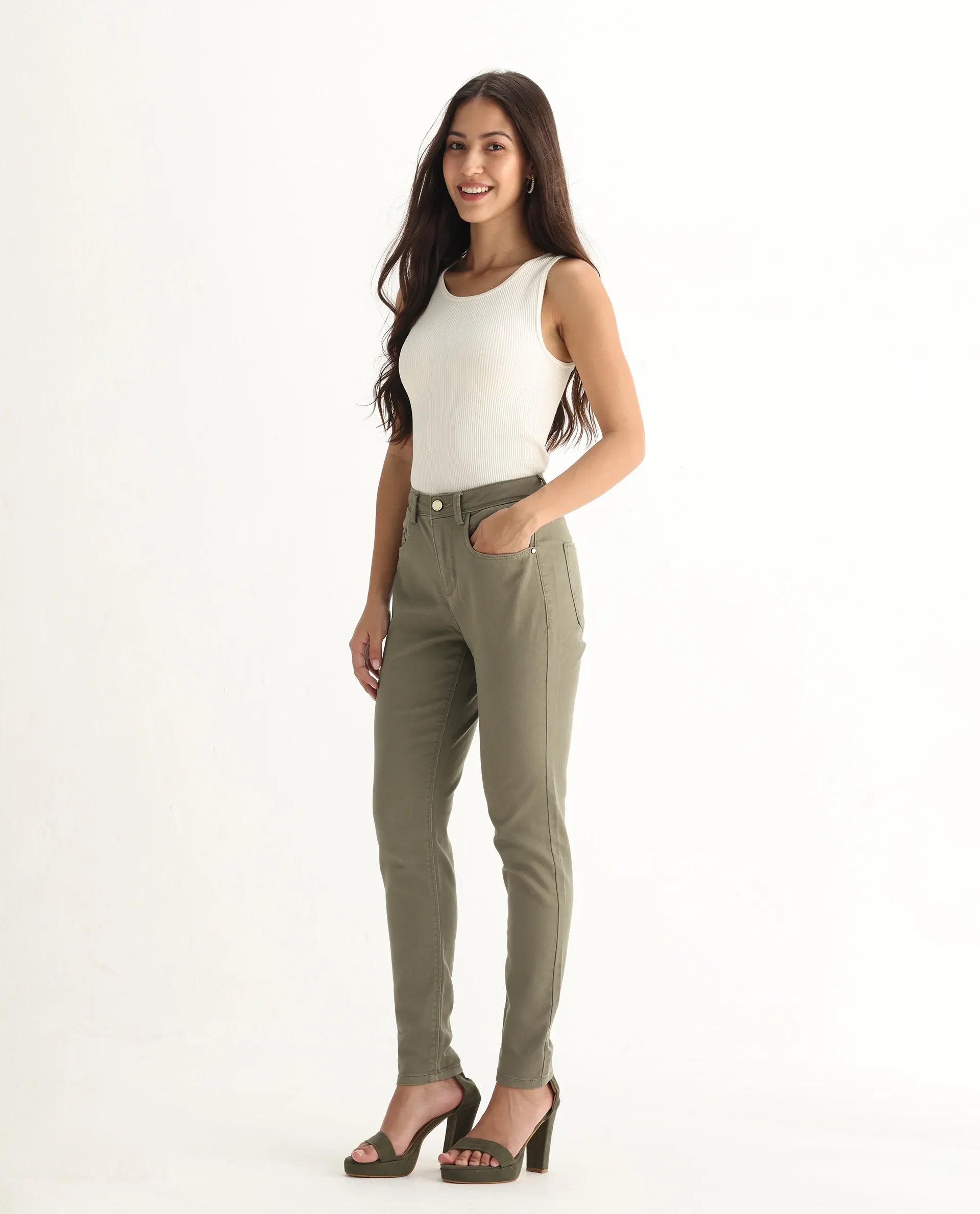 Rareism Women's Kocho Green Cotton Blend Plain Ankle Length Slim Fit Jeans