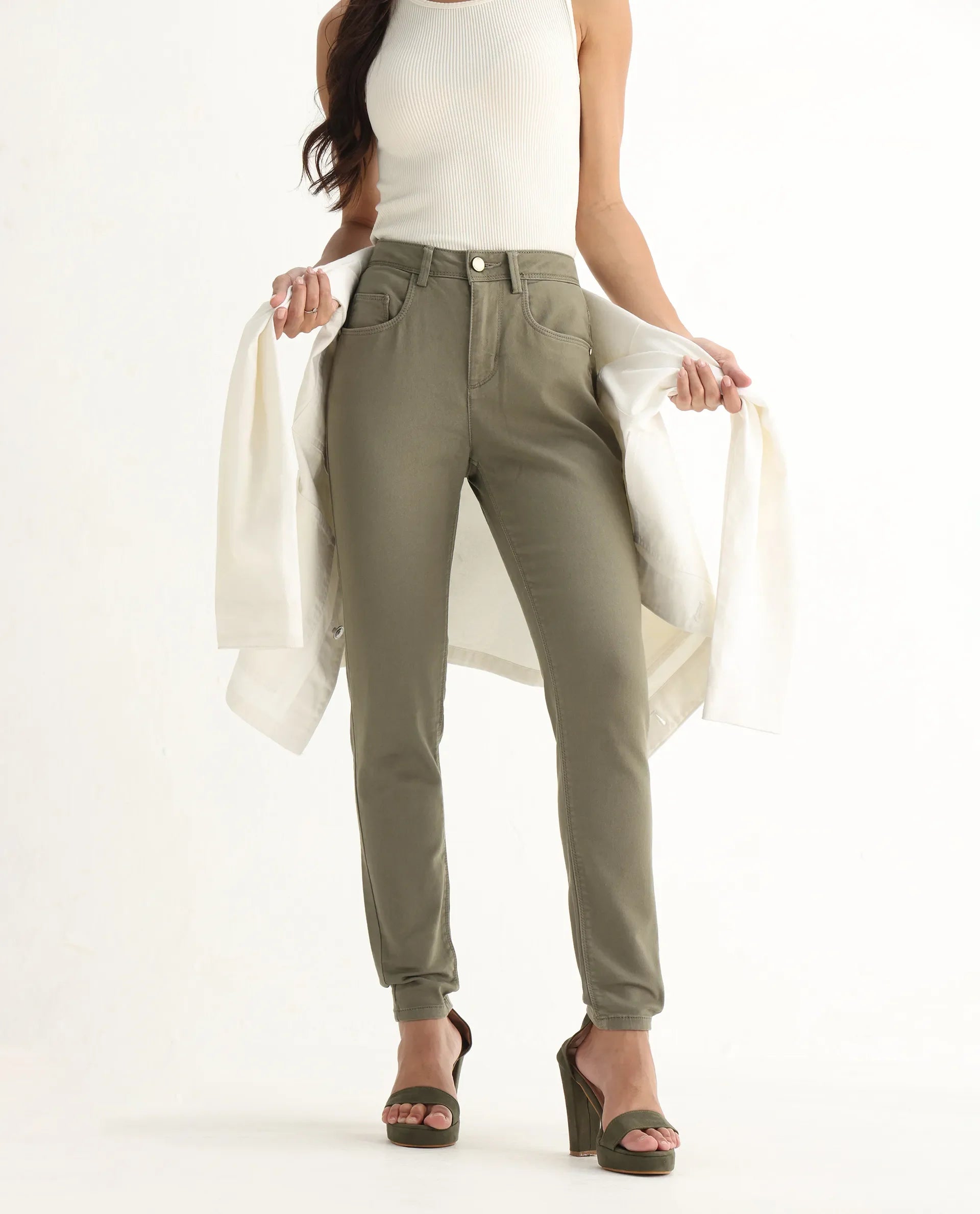 Rareism Women's Kocho Green Cotton Blend Plain Ankle Length Slim Fit Jeans
