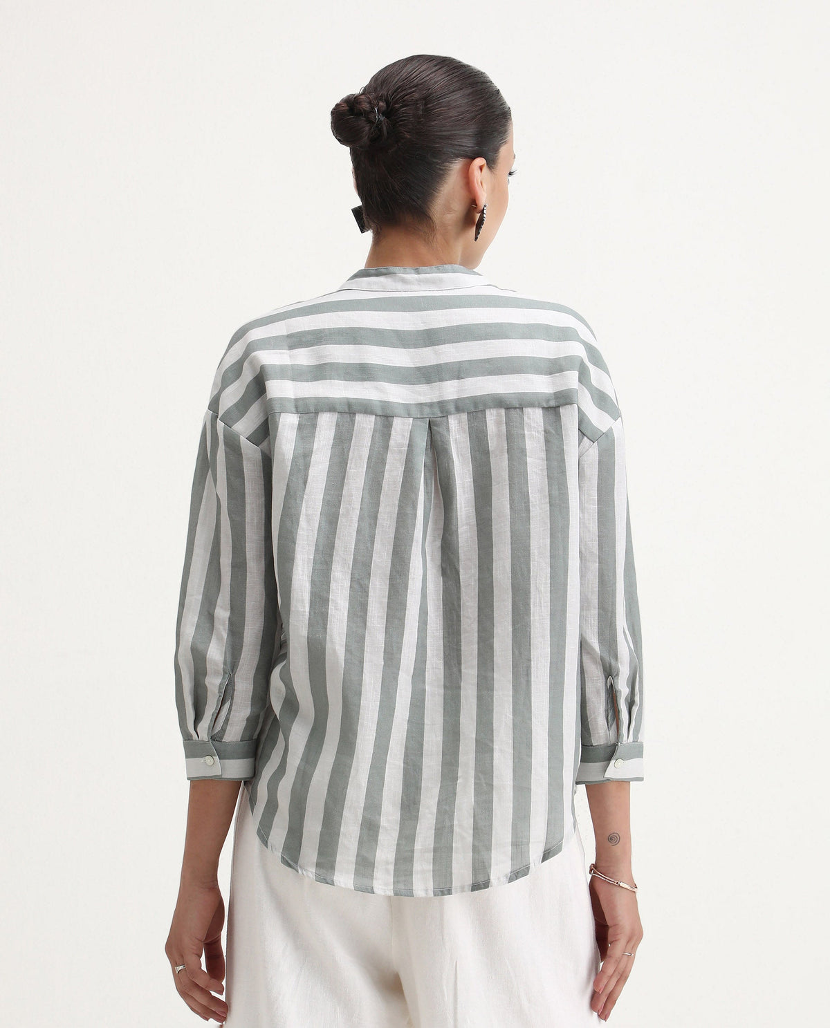 Rareism Women's Kyuzo Off White Linen Spread Collar Striped Cuffed Sleeve Regular Fit Shirt