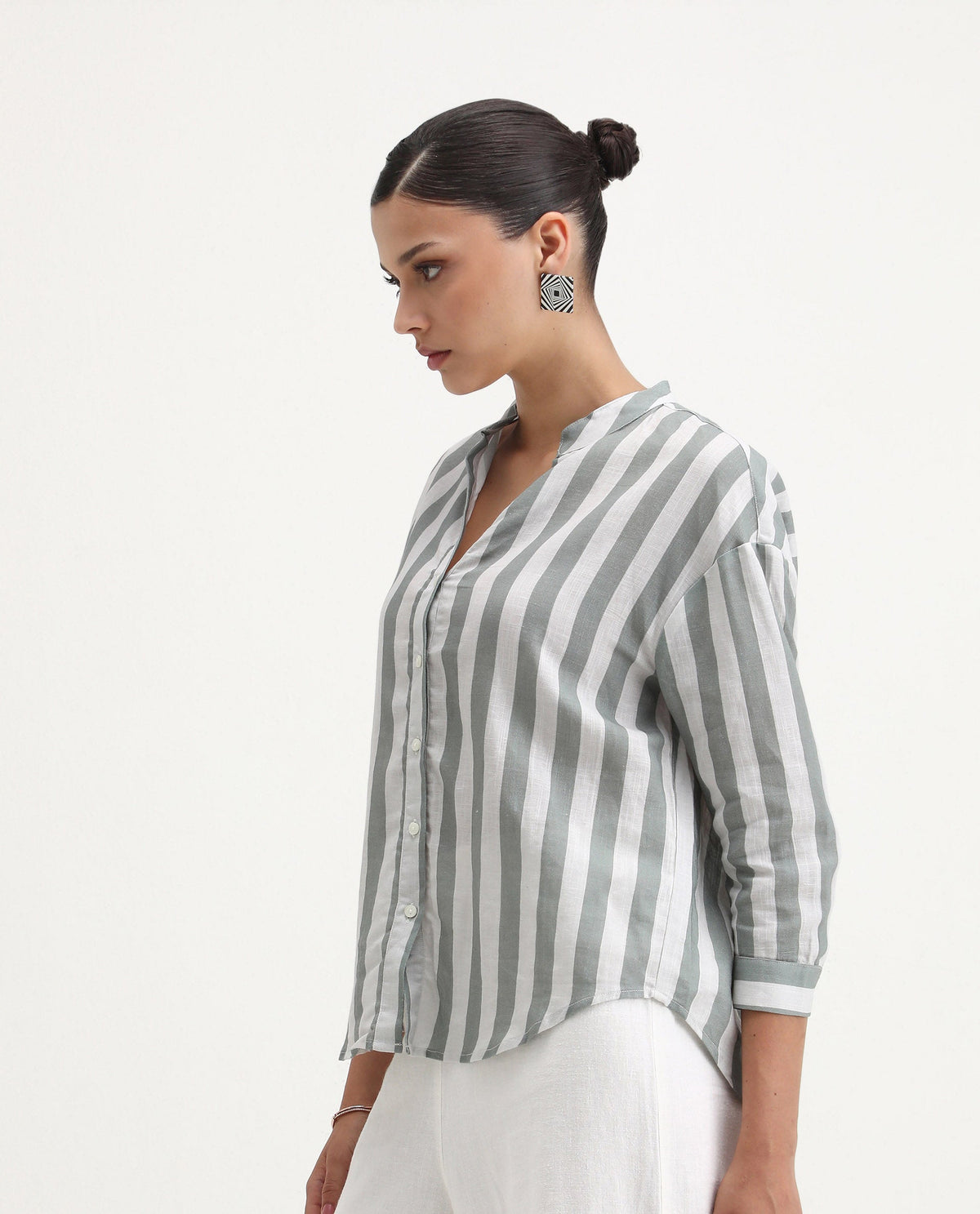 Rareism Women's Kyuzo Off White Linen Spread Collar Striped Cuffed Sleeve Regular Fit Shirt